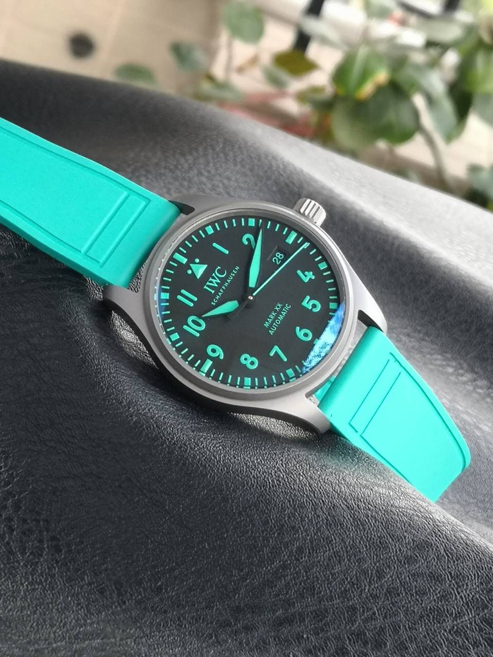 IWC 万国表 Mark XX 飞行员腕表 蒂芙尼蓝橡胶表带