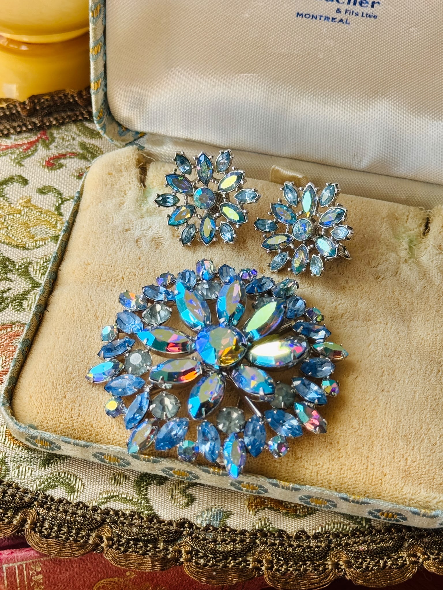 Vintage 1950s Designer Quality Blue Aurora Borealis Brooch and Clip Earrings Jewelry Set (MT2628)