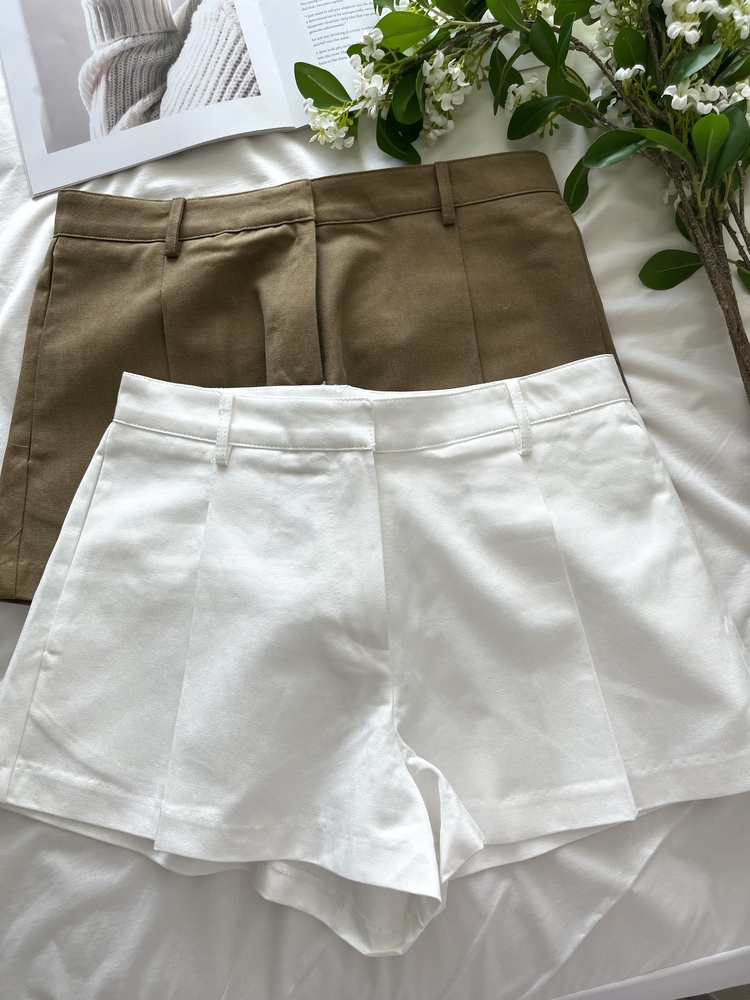 Classic Belt-Loop Shorts (Khaki)