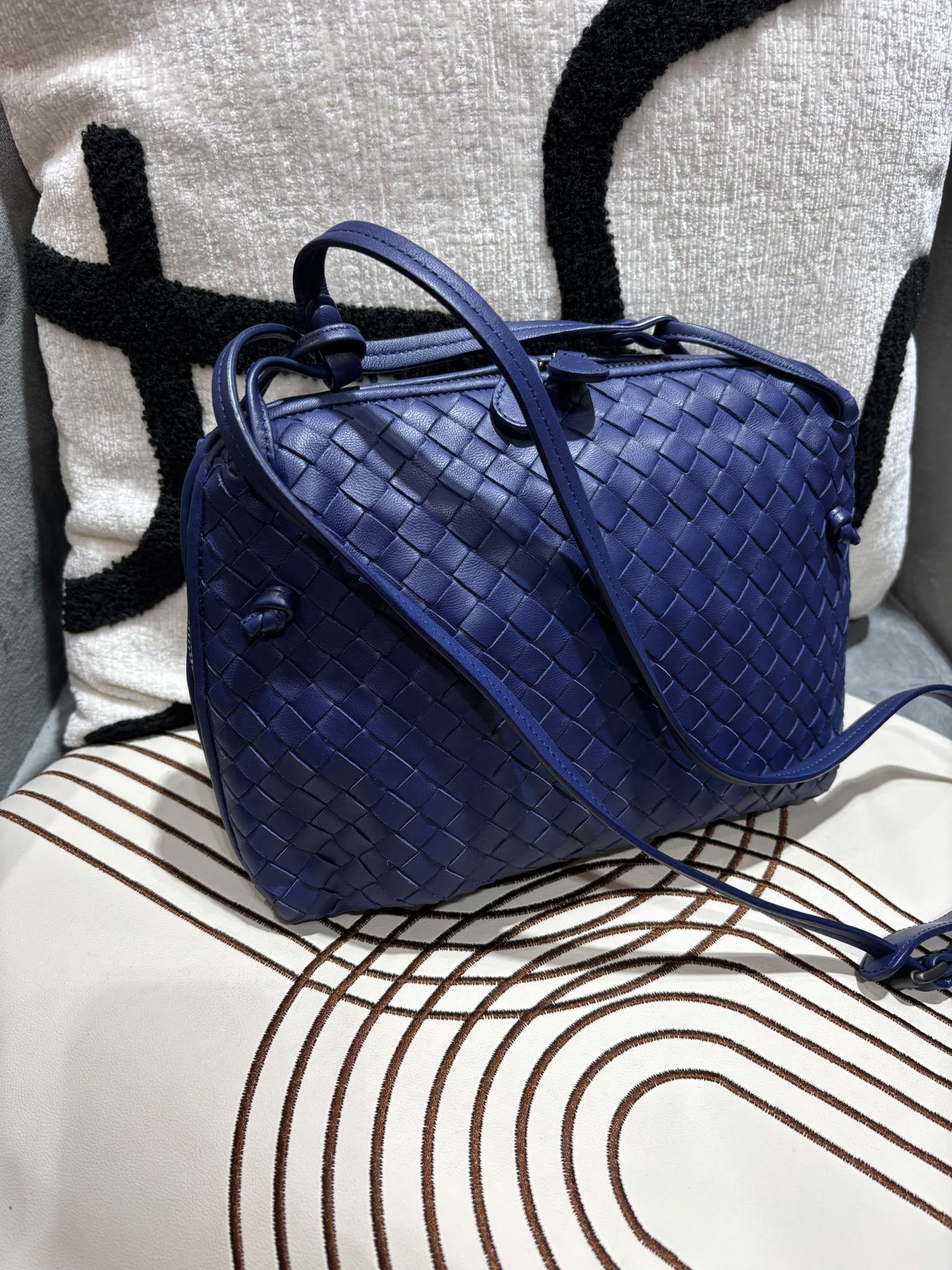 Bottega Veneta Bv Intrecciato Nodini Shoulder Bag  100%Authentic,98%new✅dust bag
