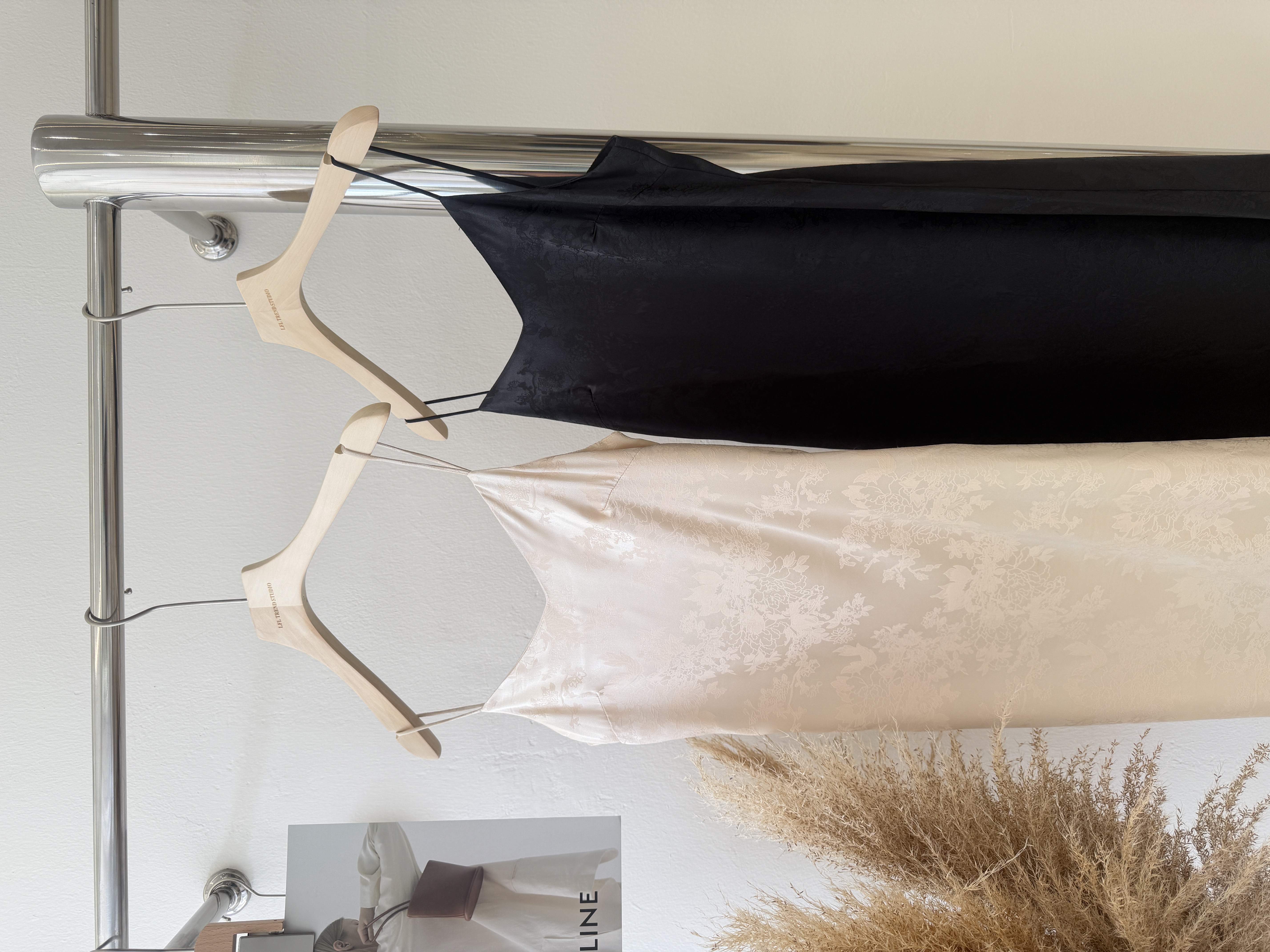 6751 气质缎面提花吊带连衣裙