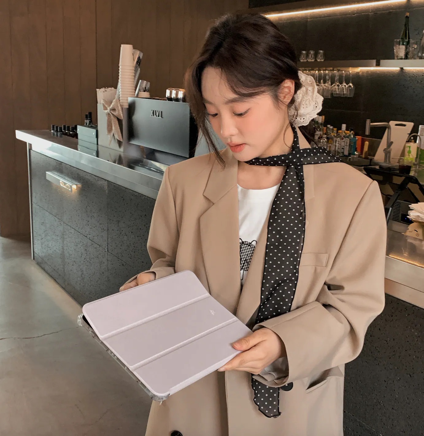 【FlowerBox VOL.42*BEIGE*】透明磨砂書本式 iPad Case