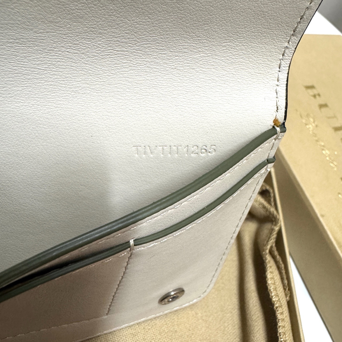 【預訂貨品】閒置新⭐️  Burberry綠色長款銀包