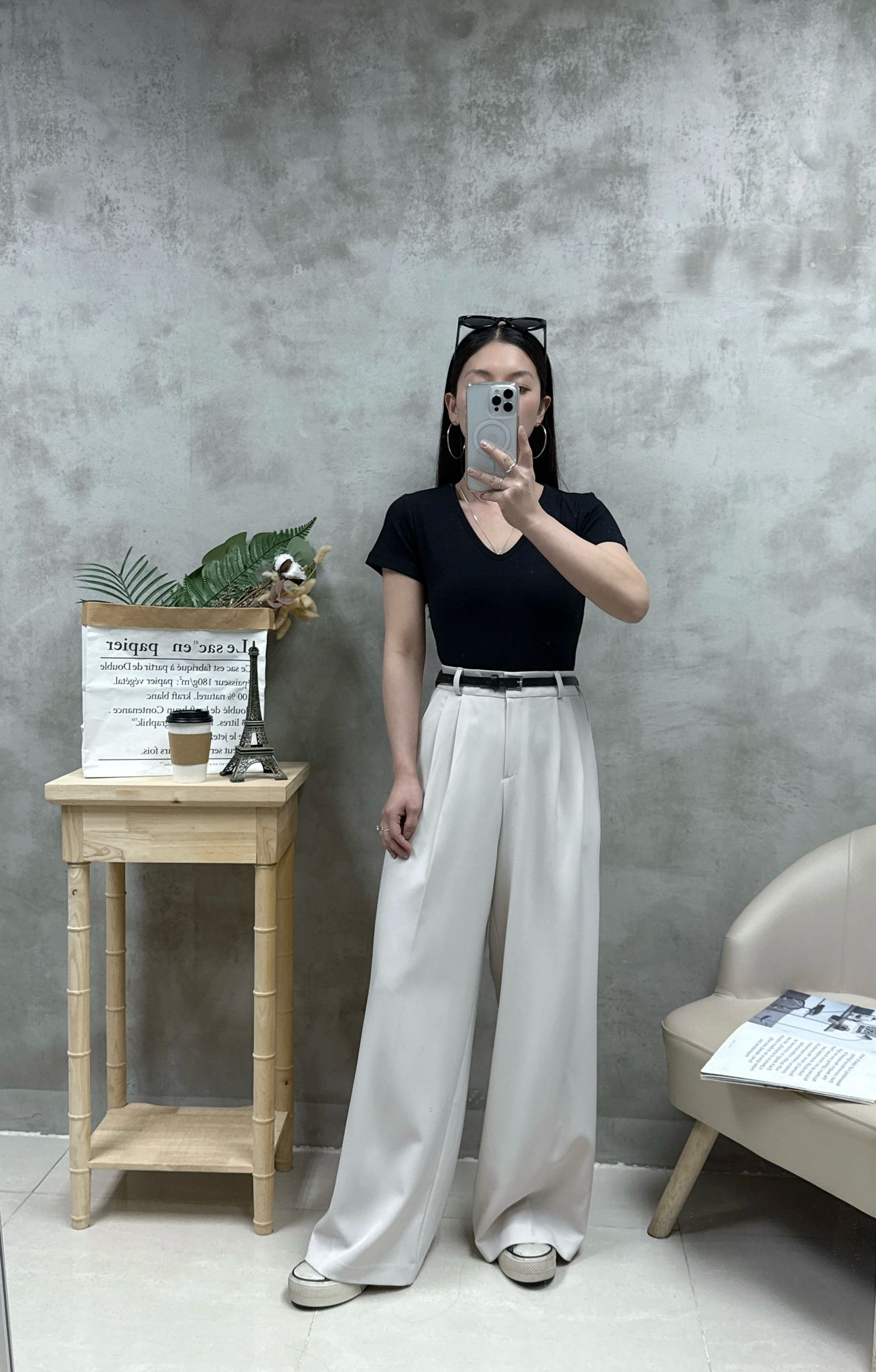 C13 V領暗紋骨感Tee