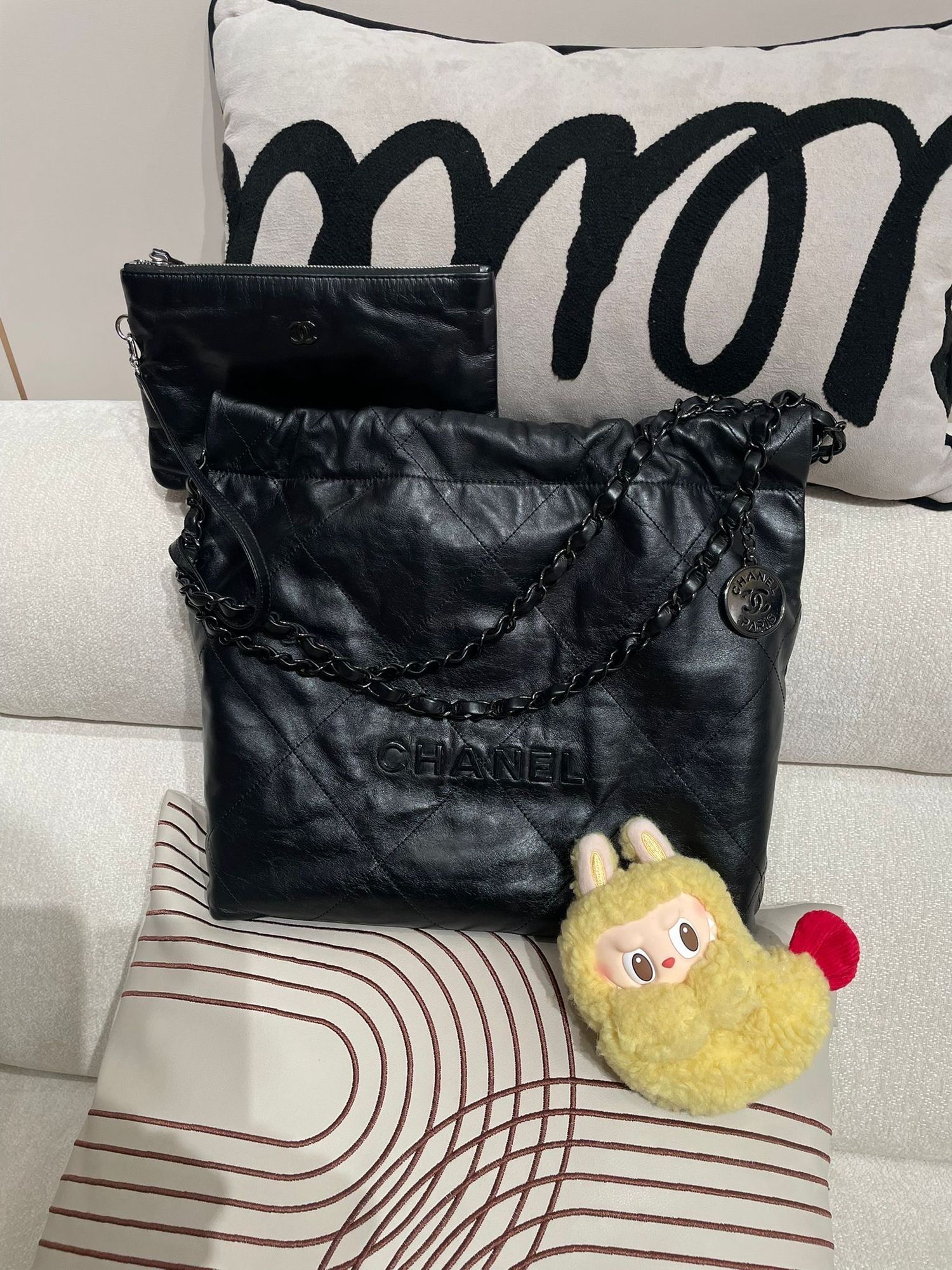 Chanel 22 small so black calfskin,100%Authentic, 95%new ，✅晶片✅Dust bag✅box