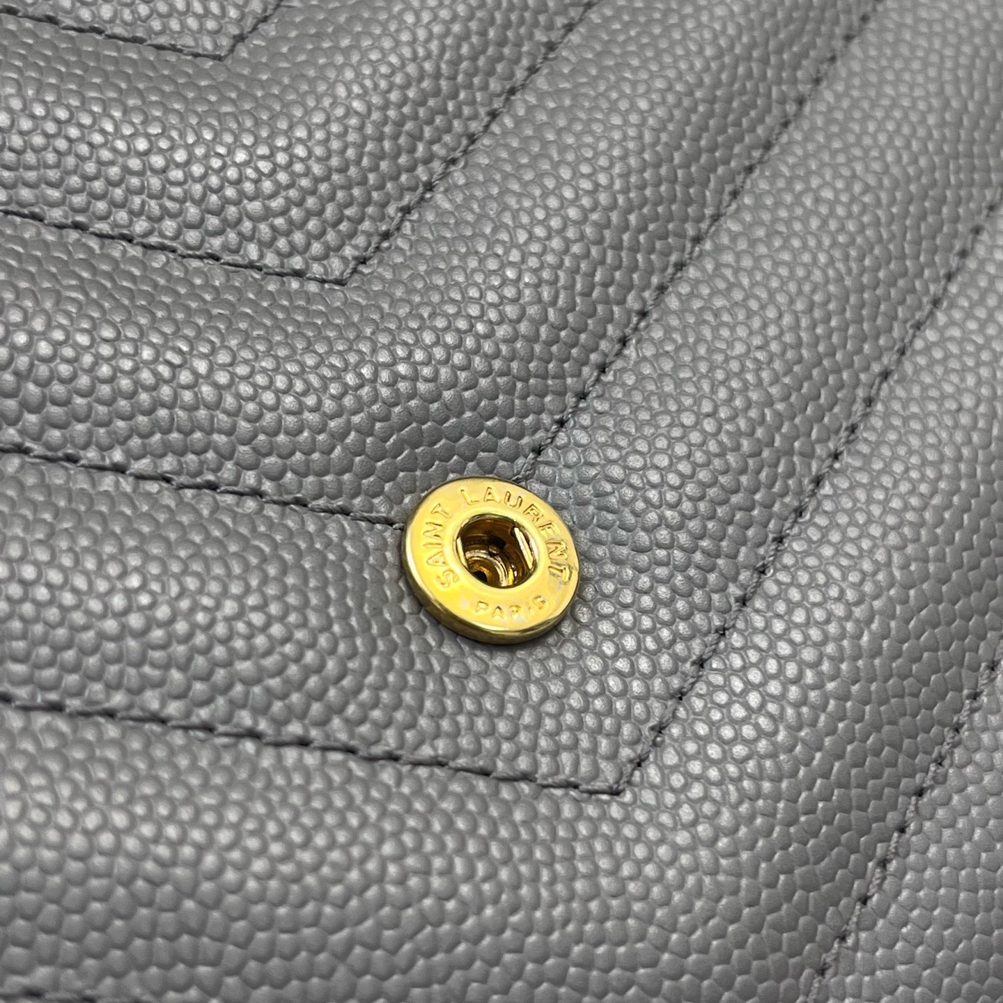 【預訂貨品】YSL大象灰魚子醬皮信封包