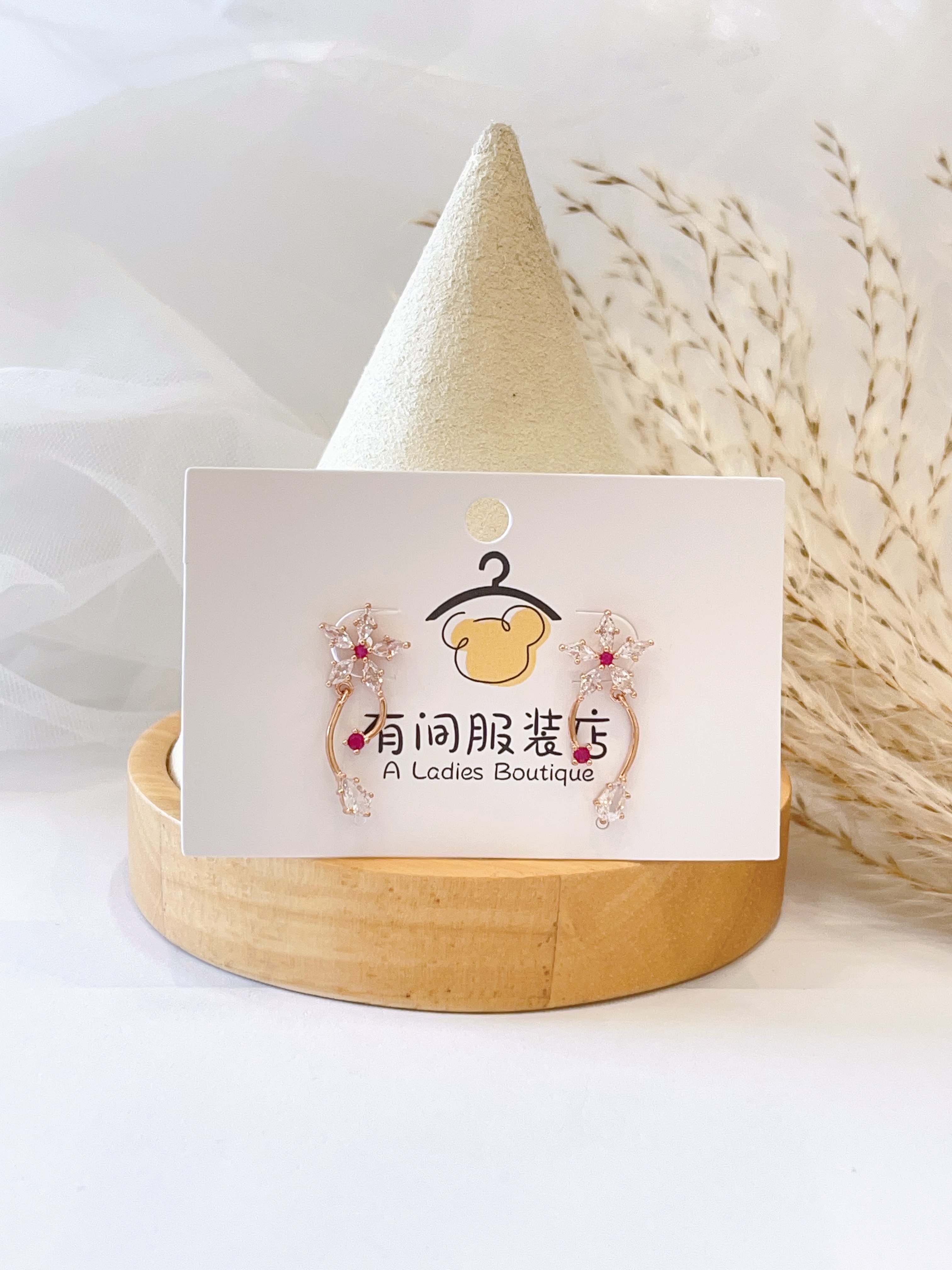 粉粉少女心超仙水滴锆石花朵耳环