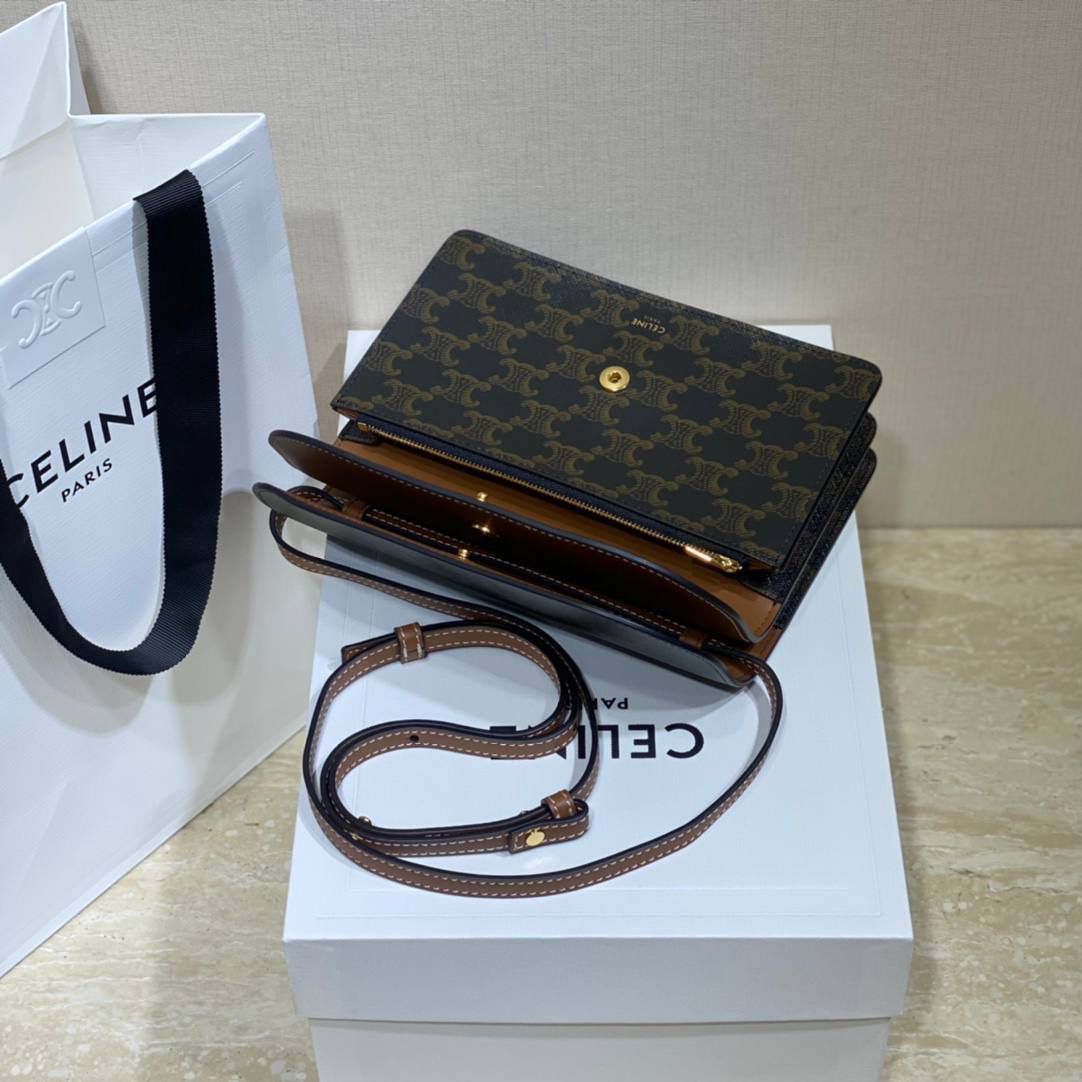 🔥大货实拍图 𝗖𝗘𝗟𝗜𝗡𝗘♥𝗖𝗔𝗡𝗩𝗔𝗦 𝗪𝗢𝗖风琴包 型号：10D852 尺寸：20*11.5cm