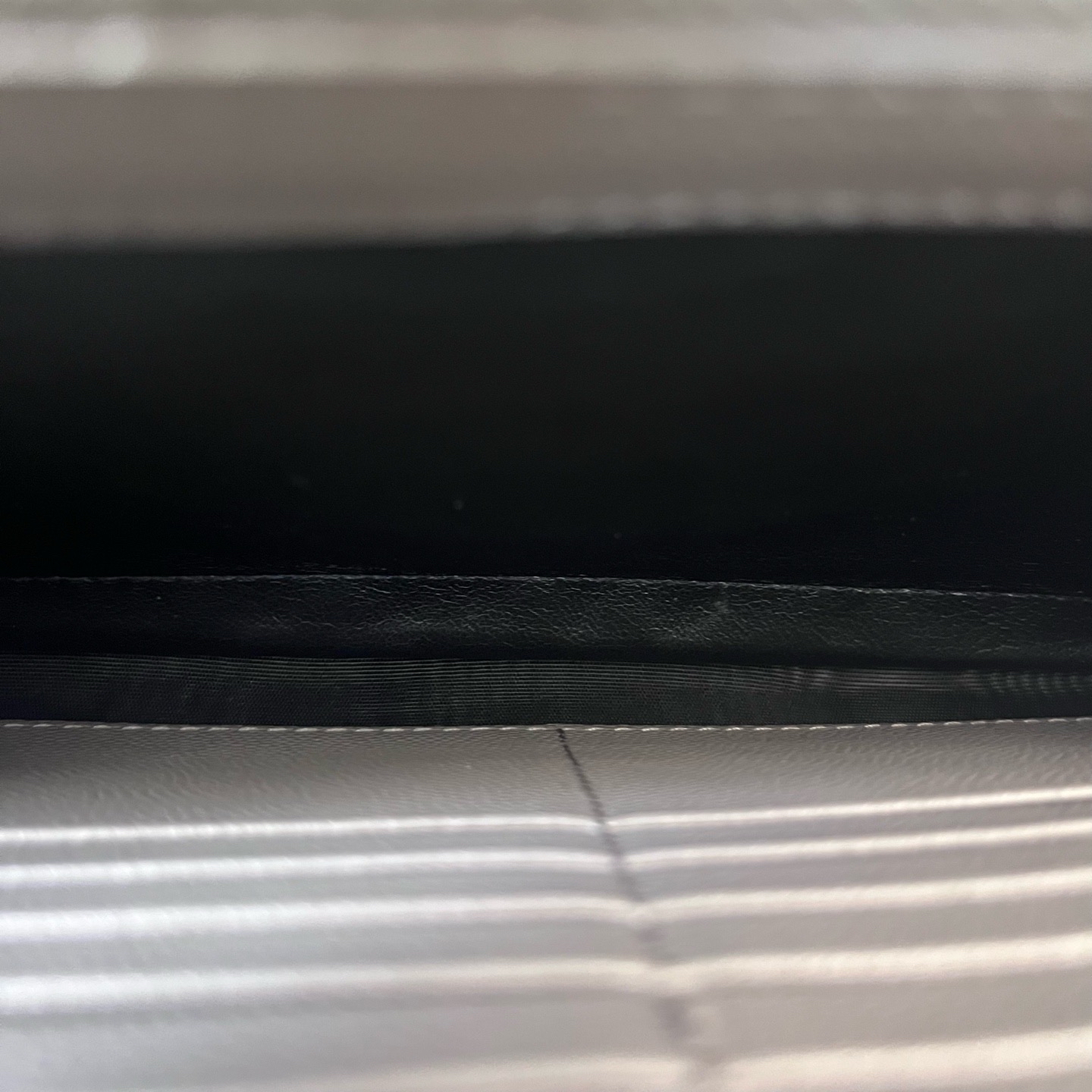 【預訂貨品】YSL大象灰魚子醬皮信封包