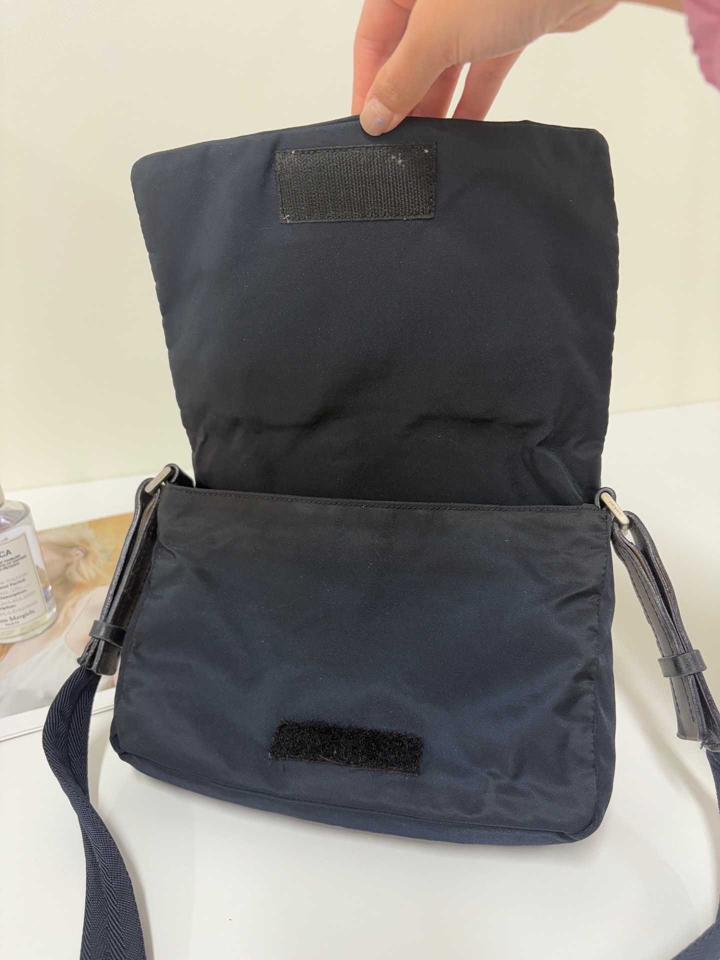 【預訂貨品】prada黑色尼龍郵差包