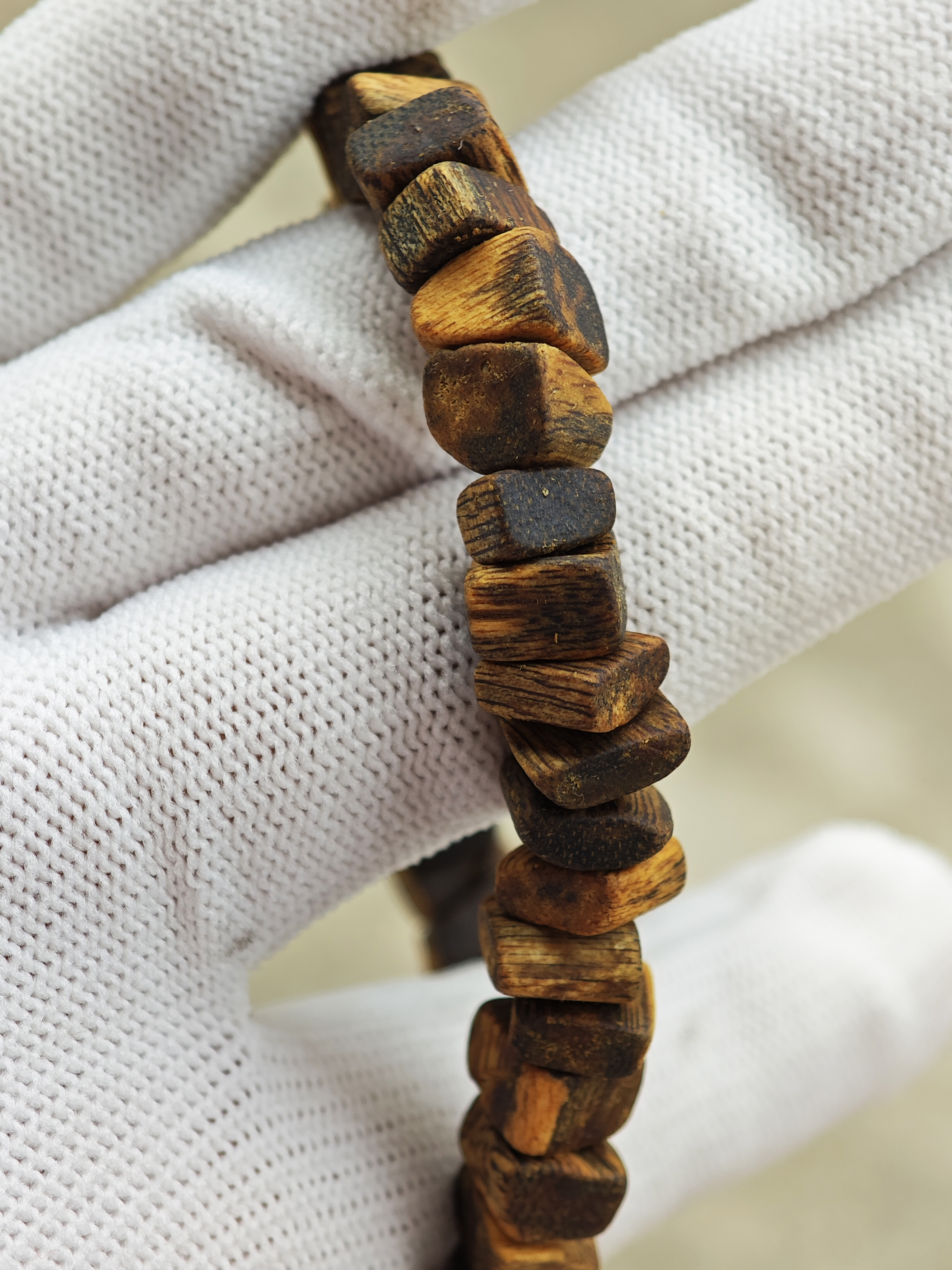 沉香木手串 - (不規則形態)6克