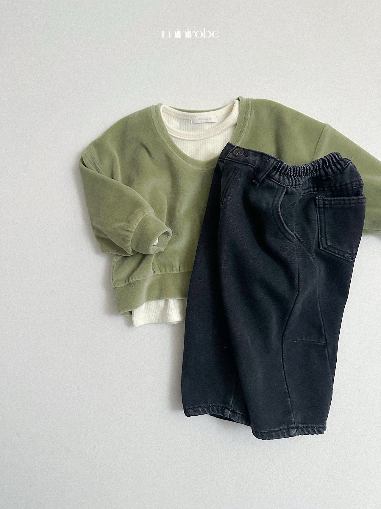 Mnirobe | Velour U-Neck Sweatshirt