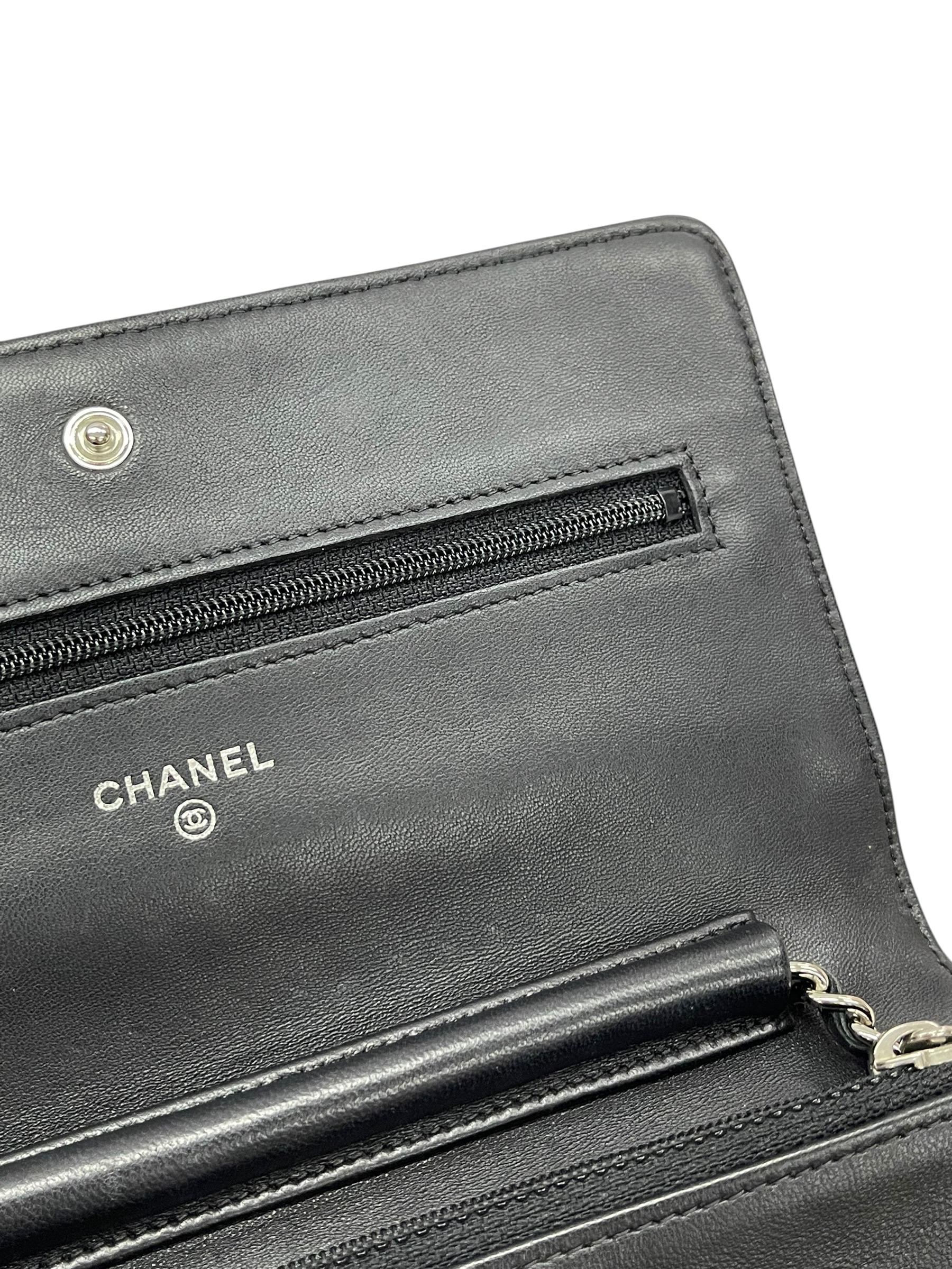 Pre-owned Chanel Classic Wallet on Chain / Product Code: 081701