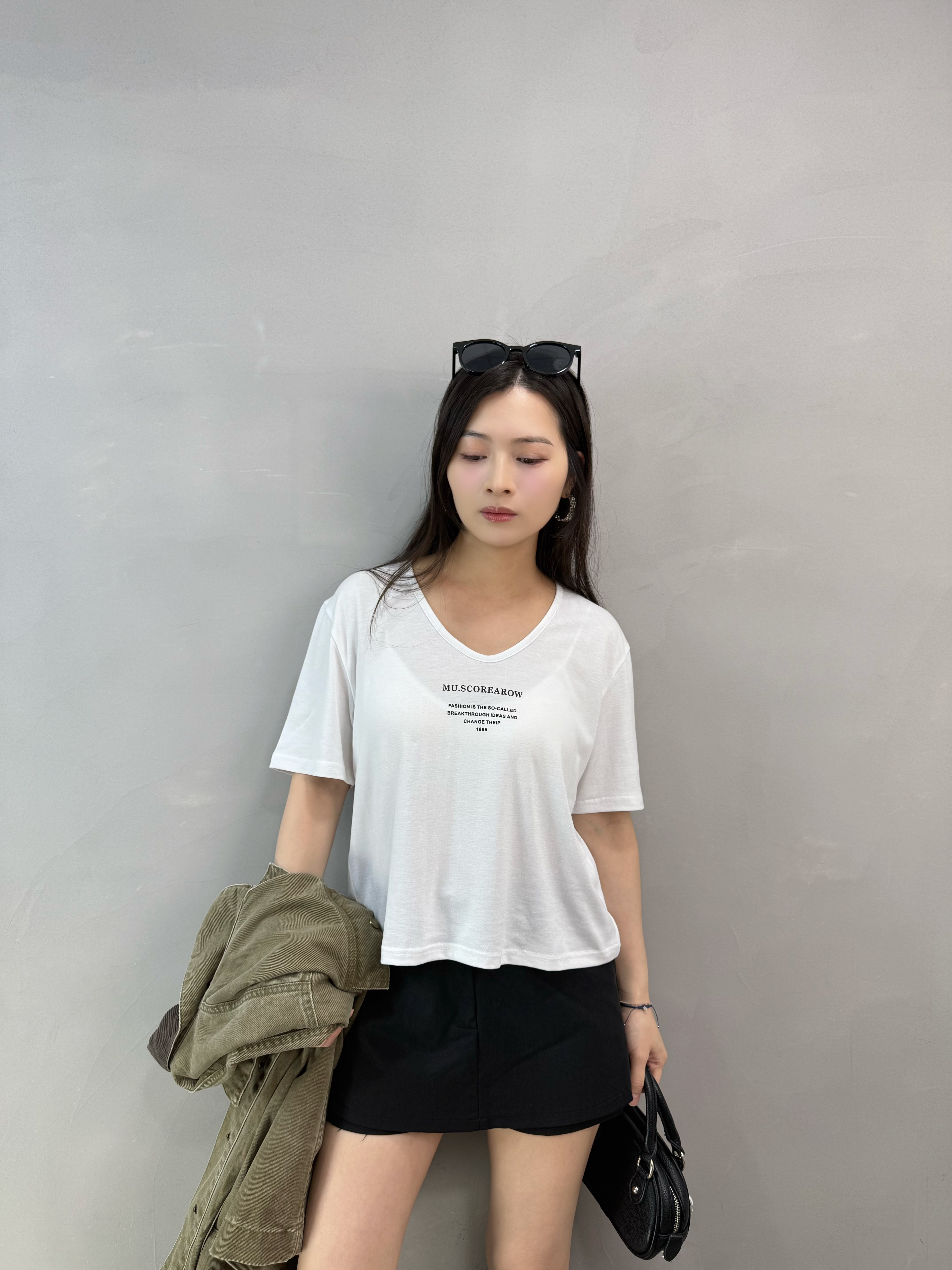 D09 U領細字Tee