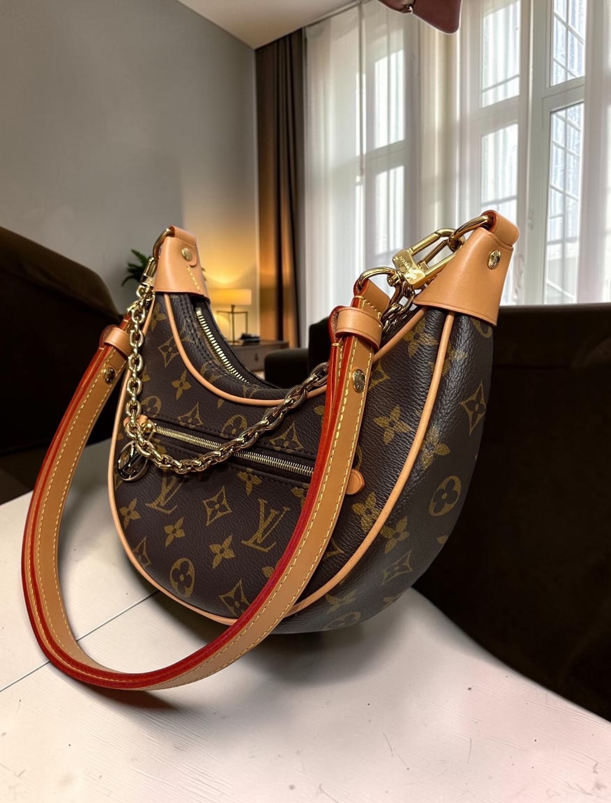 Lv loop hobo monogram M81098 ,100%Authentic, 98%new ✅Dust bag✅Box