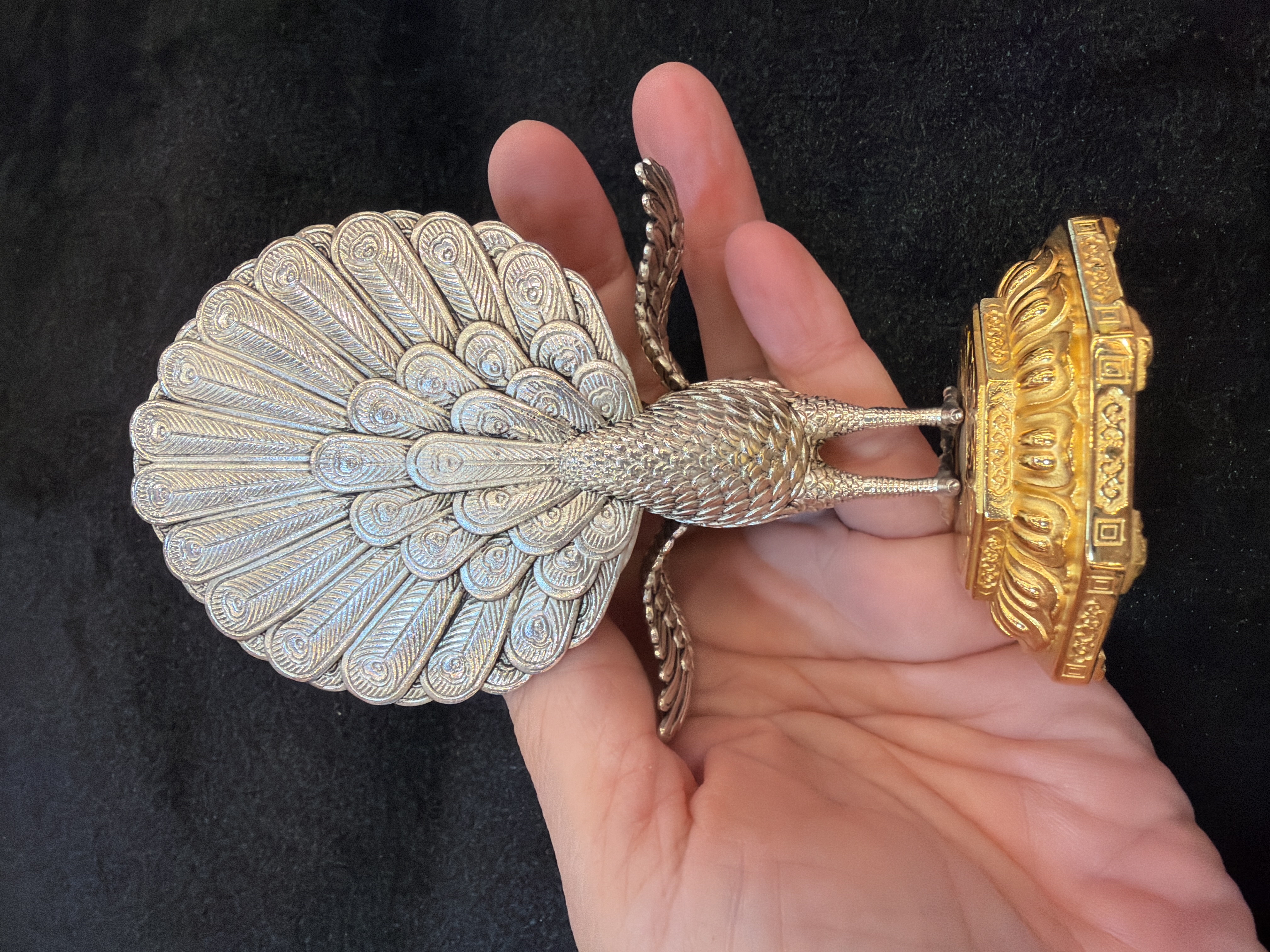 農曆年前巨獻-#136孔雀明王（金銀）13cm 高，安排入藏