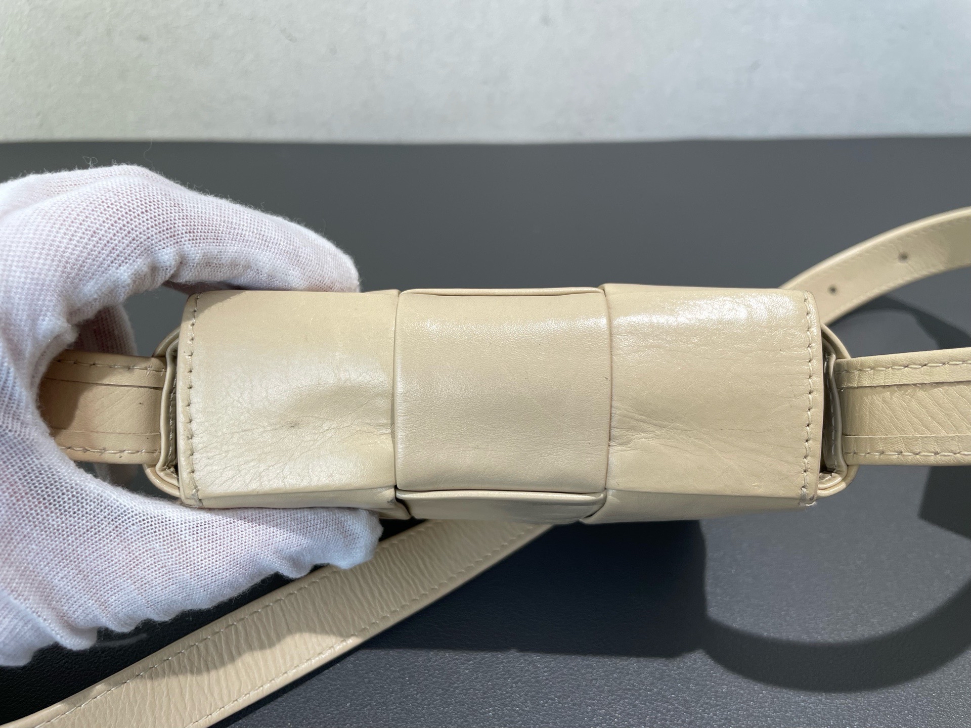 【預訂貨品】BV Candy Cassette六格米黃色編織包 