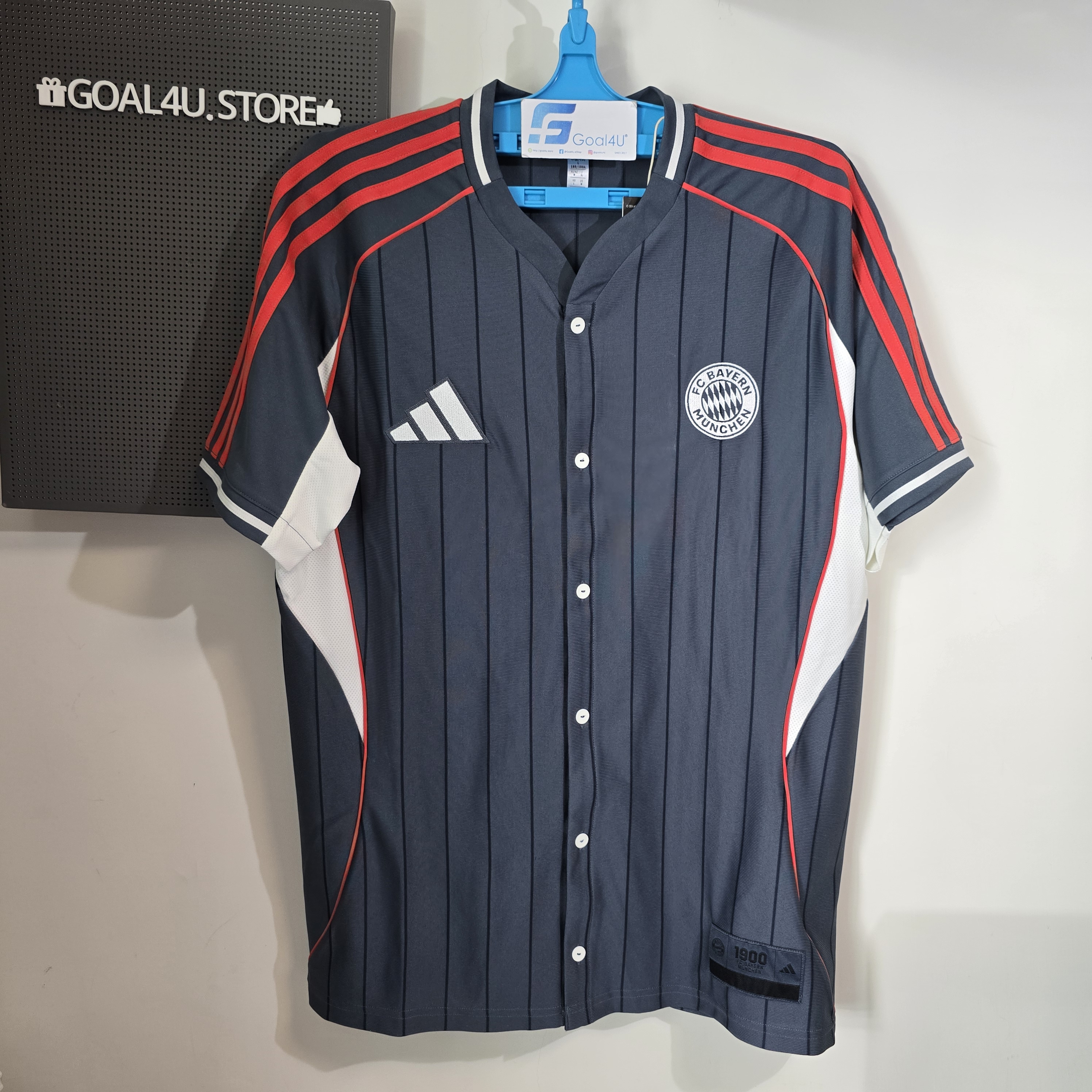 ⚪⚾【拜仁 × 棒球風】Adidas Bayern Munich 拜仁慕尼黑藍色襯衫 JM9435