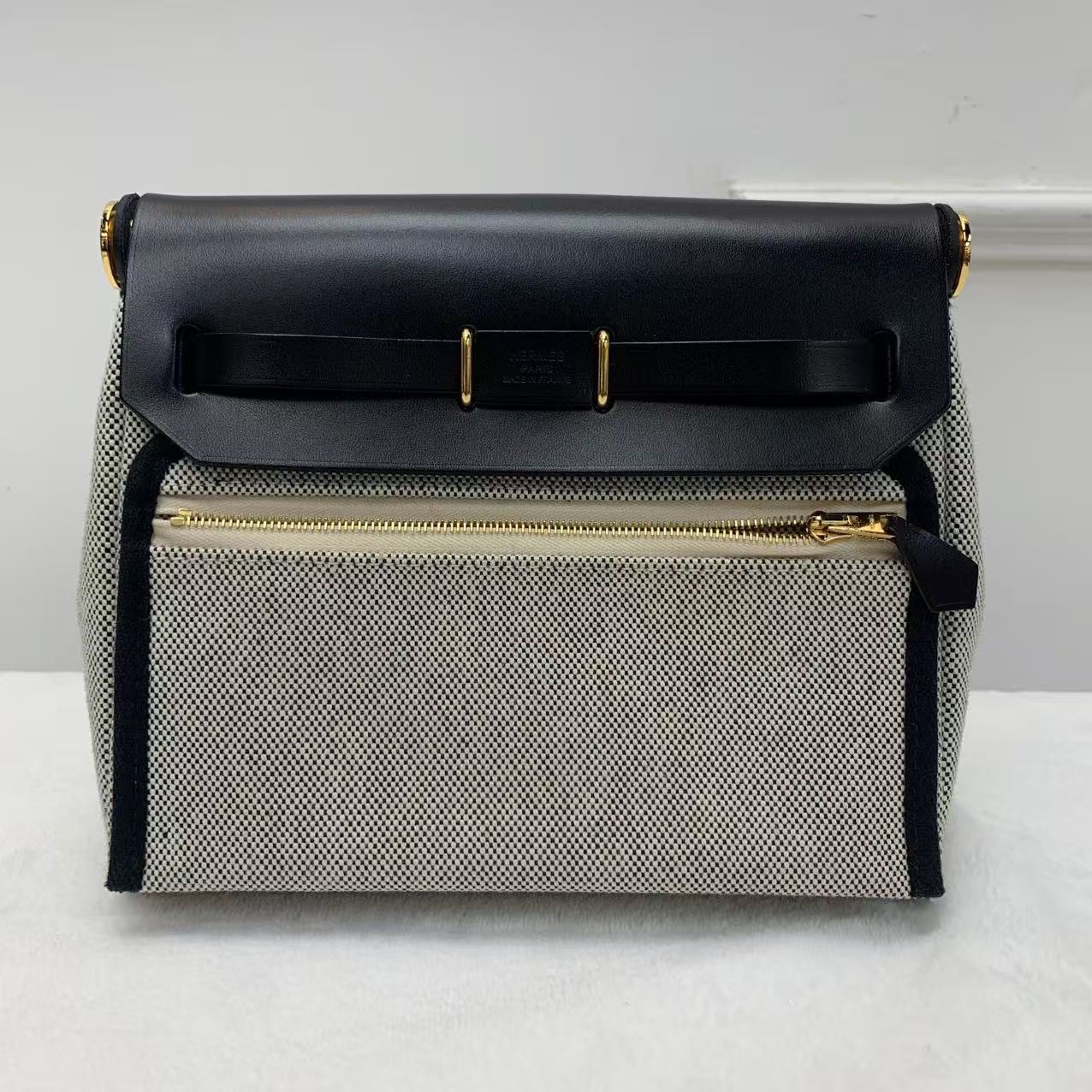 Hermes/愛馬仕herbag Mini 斜挎包 黑白熊貓拼色 帆布拼牛皮 經典男女同款通勤包 K刻