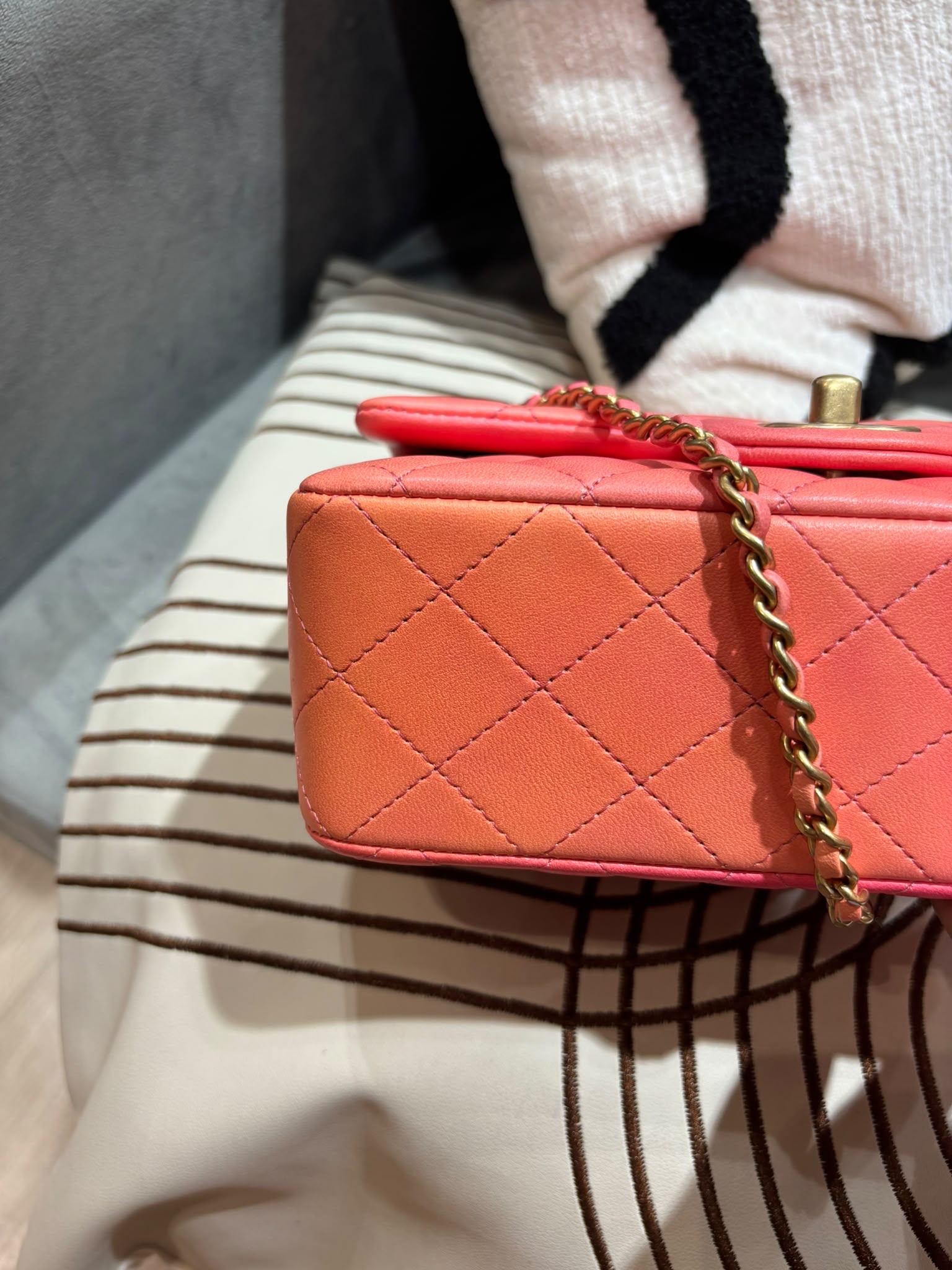 全新 Chanel mini flap bag with Top handle cf20cm 100%Authentic,100% new全新貨品   ✅專門店收據✅晶片✅dust bag✅盒