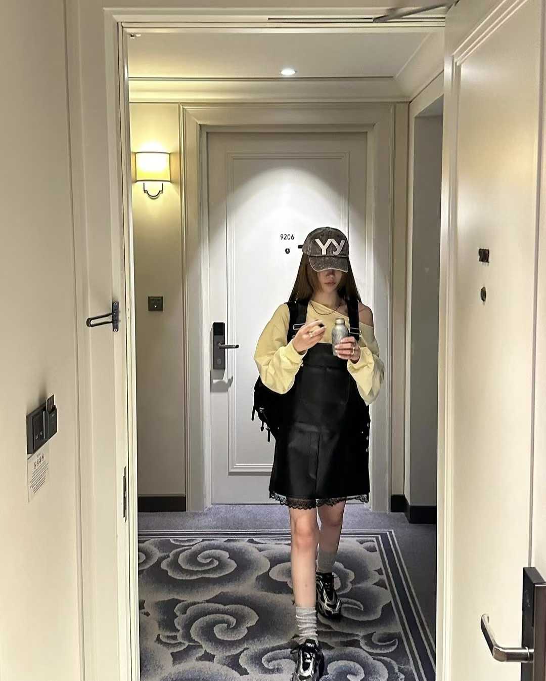 ＜限時預購＞ 皮質拼接Lace背帶裙 TW260308K01 《9/3截單，預計4月中旬到港》