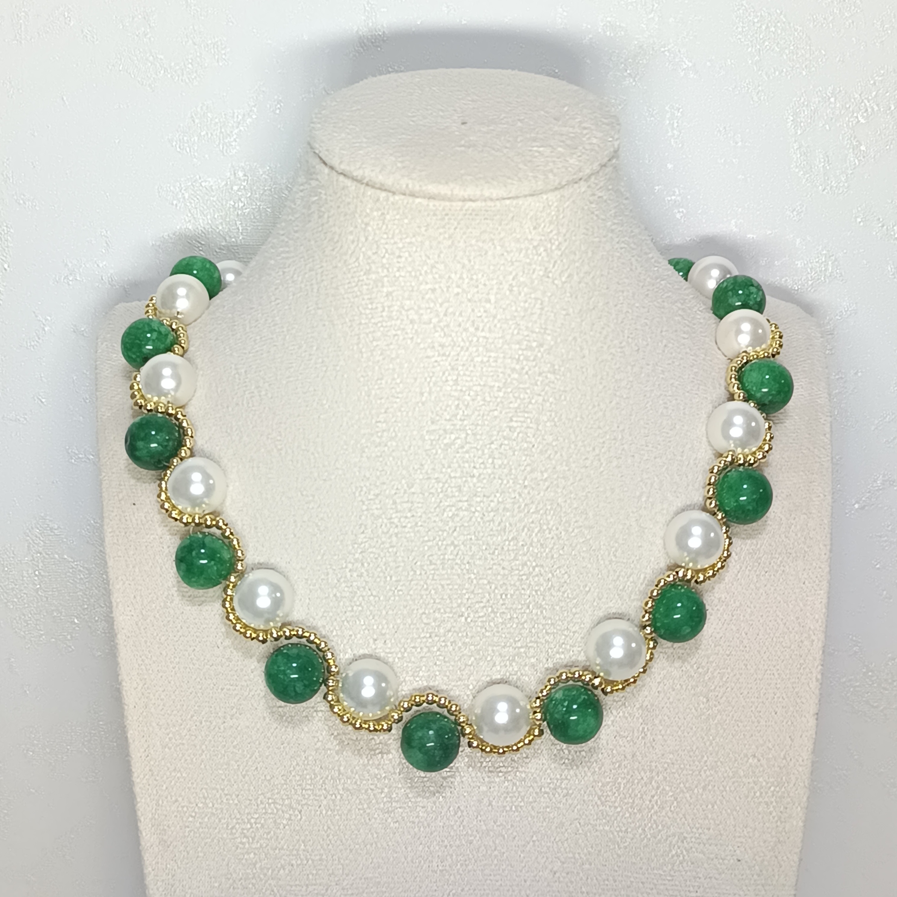 貝殼制珍珠+碧綠石英岩珠手工編織項鍊