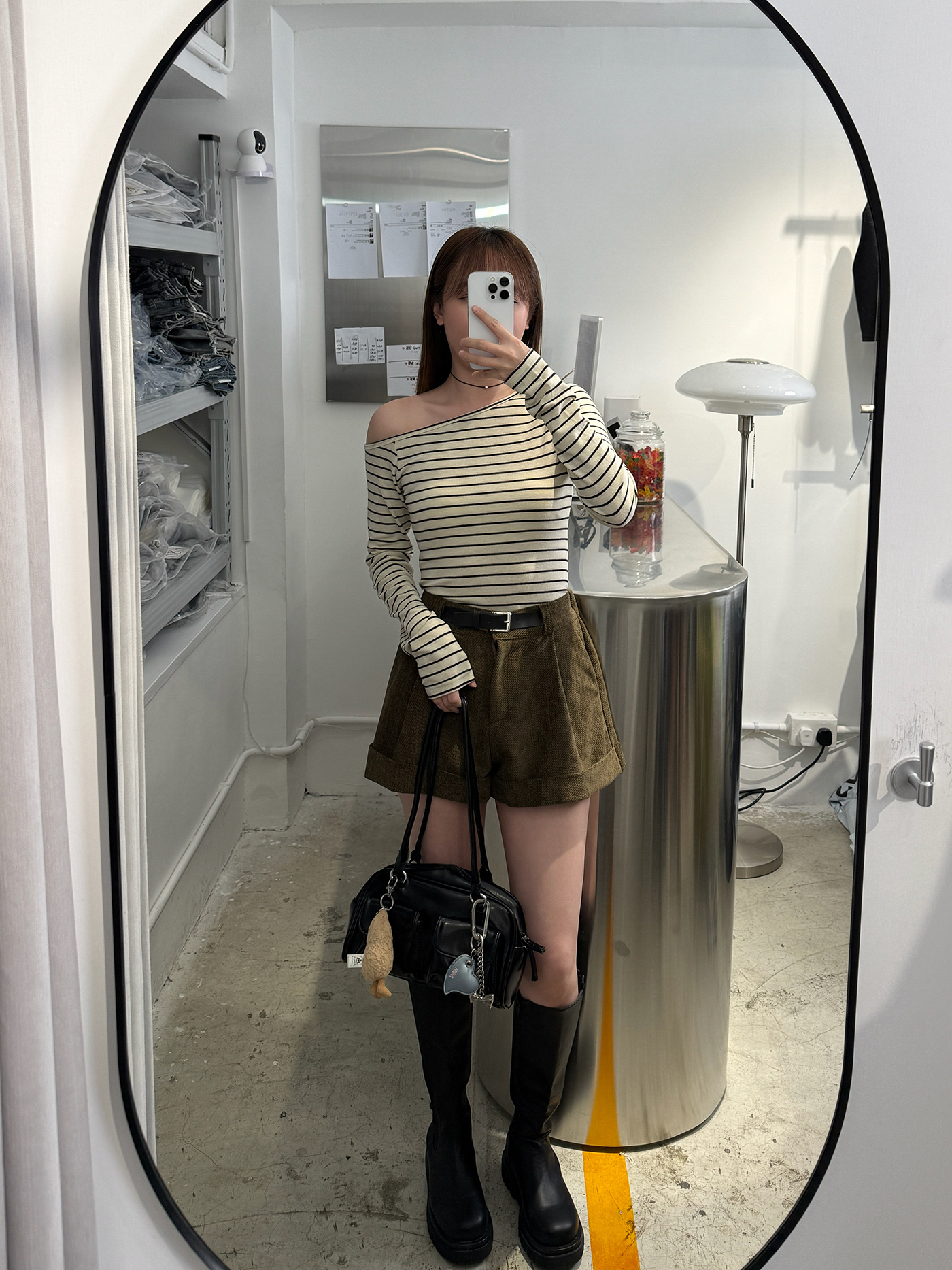 𝐂𝐫𝐨𝐩𝐩𝐞𝐝 𝐬𝐭𝐫𝐢𝐩𝐞𝐝 𝐨𝐟𝐟-𝐬𝐡𝐨𝐮𝐥𝐝𝐞𝐫 𝐭𝐨𝐩