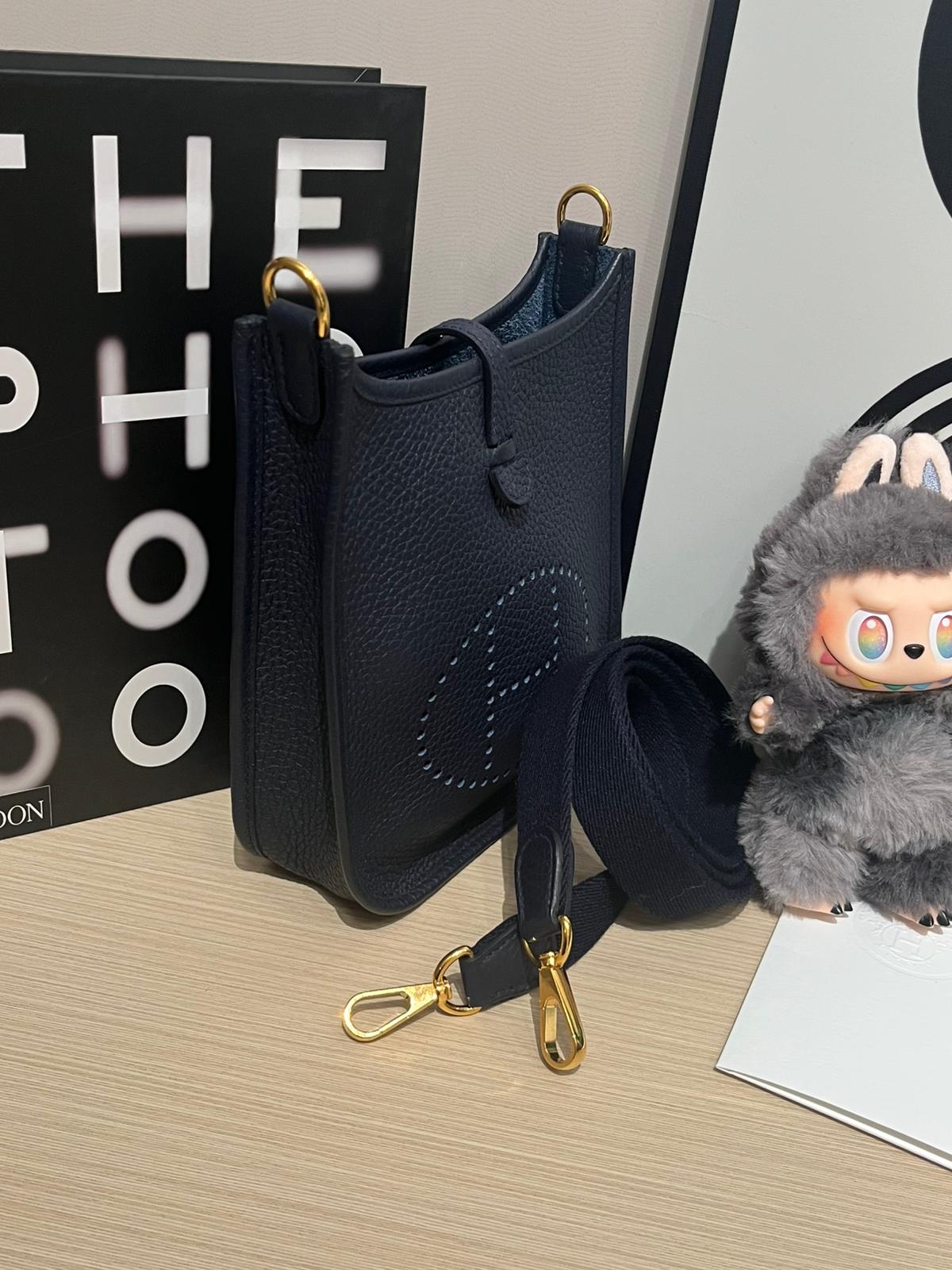 Hermes Mini Evelyne Stamp W 午夜藍BLEU NUIT/BLEU INDIGO 100%Authentic, 98%New ✅收據✅Dust bag 