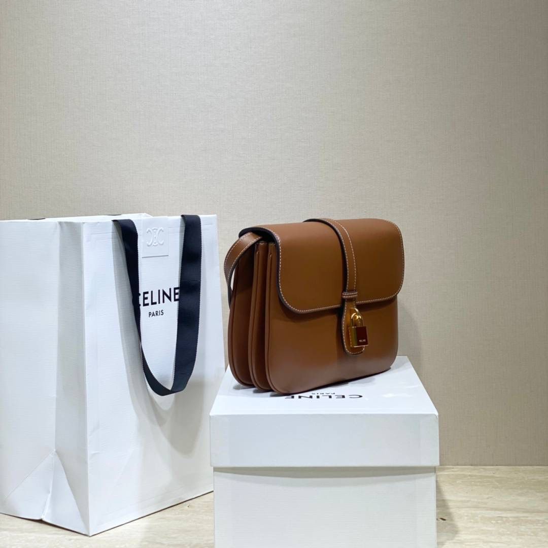 🔥大货实拍图 𝗖𝗘𝗟𝗜𝗡𝗘♥𝗧𝗔𝗕𝗢𝗨 型号：22*16*7cm 尺寸：196583