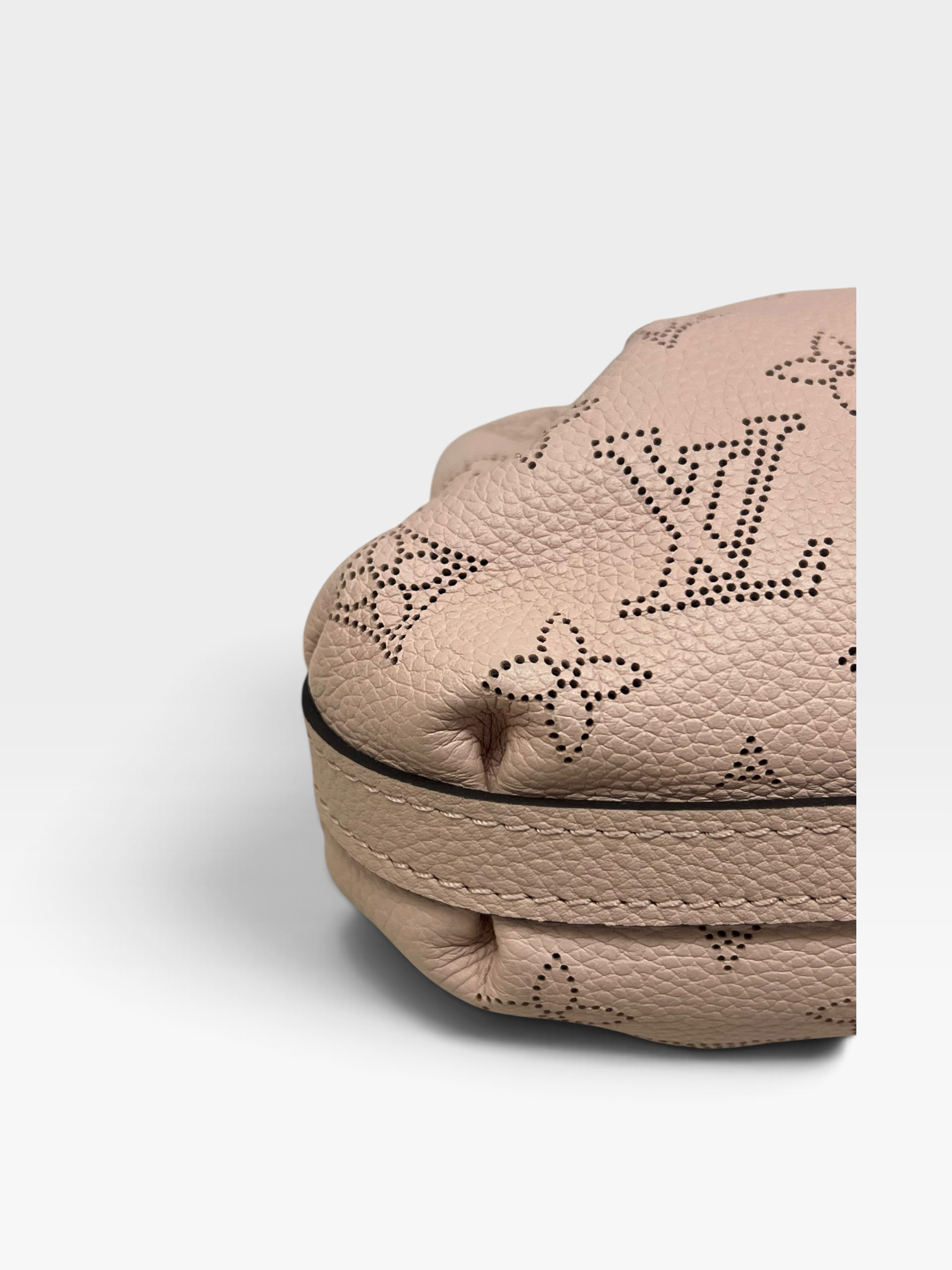 Pre-Owned LV Monogram Mahina Scala Mini Pouch / Product Code: 090403