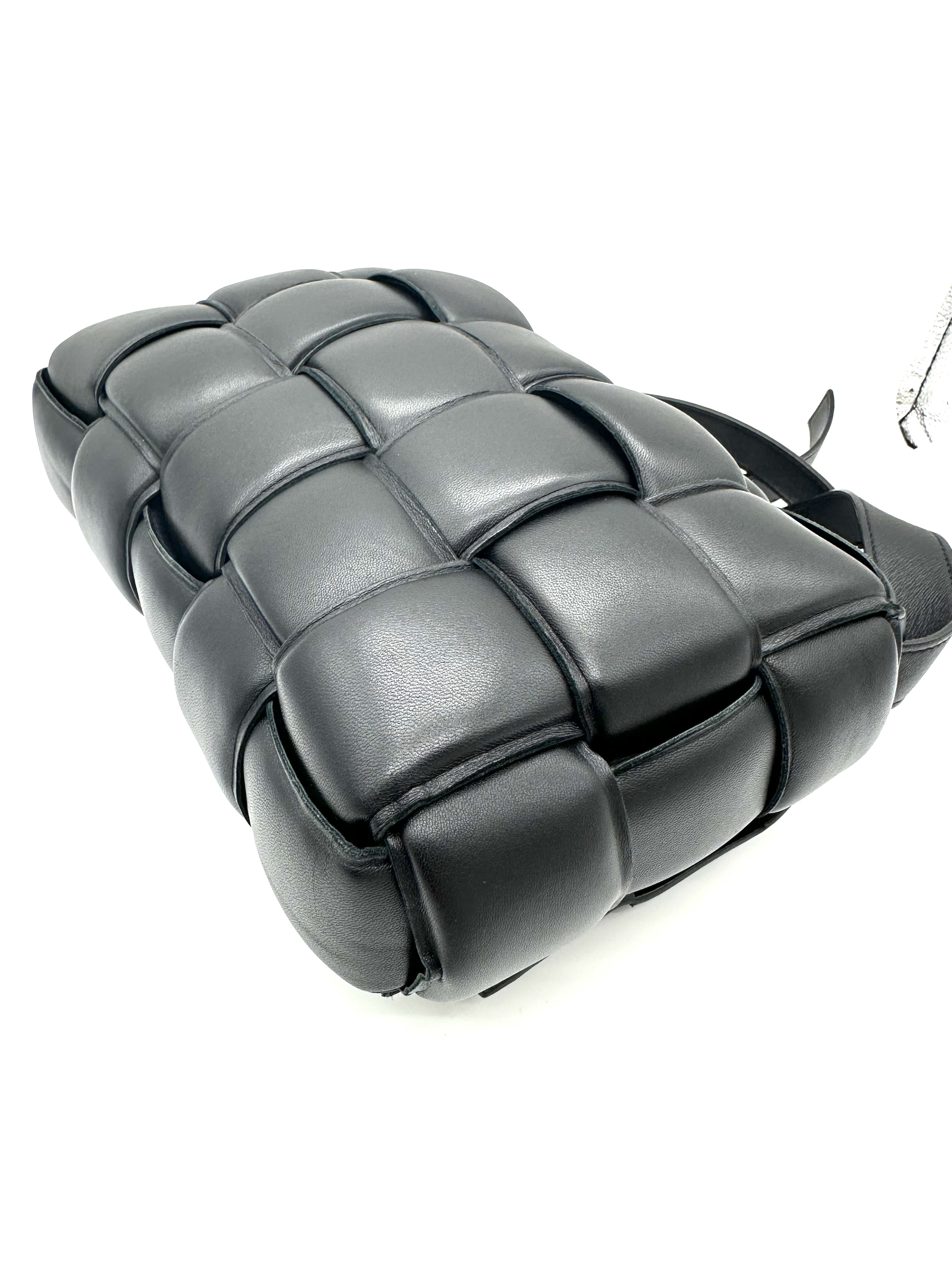 Pre-owned Bottega Veneta Padded Cassette bag/ Product Code: 26031810