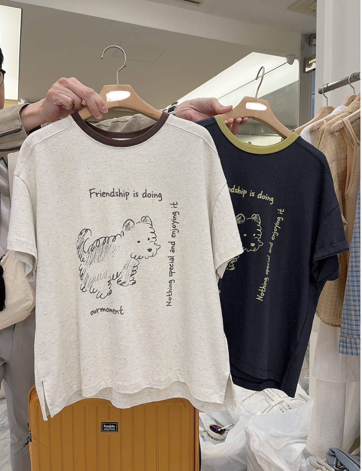 淺杏色啡邊狗仔Tee 