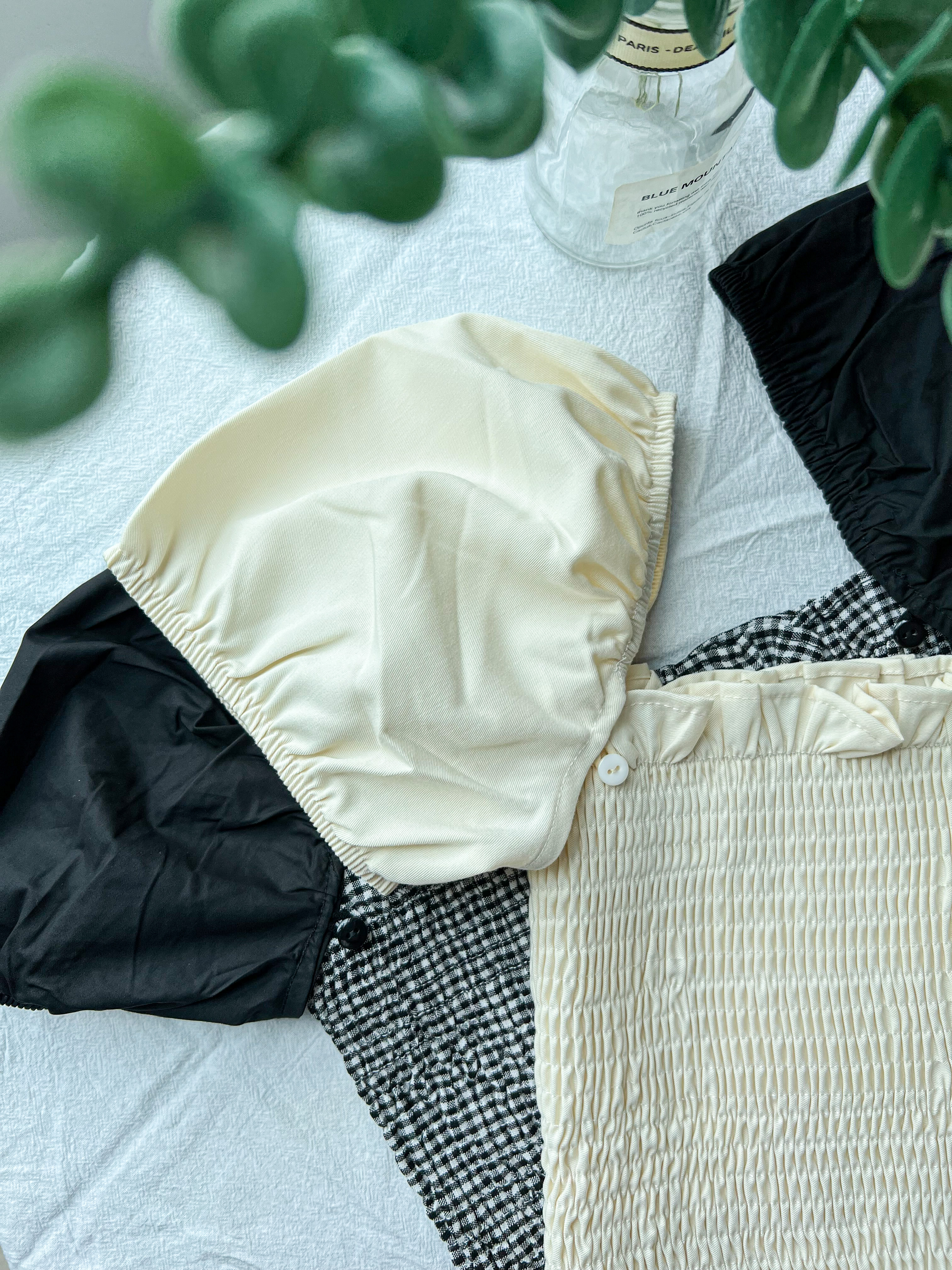 Ruffled Puff Sleeves Top 法式泡泡袖褶皱小上衣 ( 2 colour )