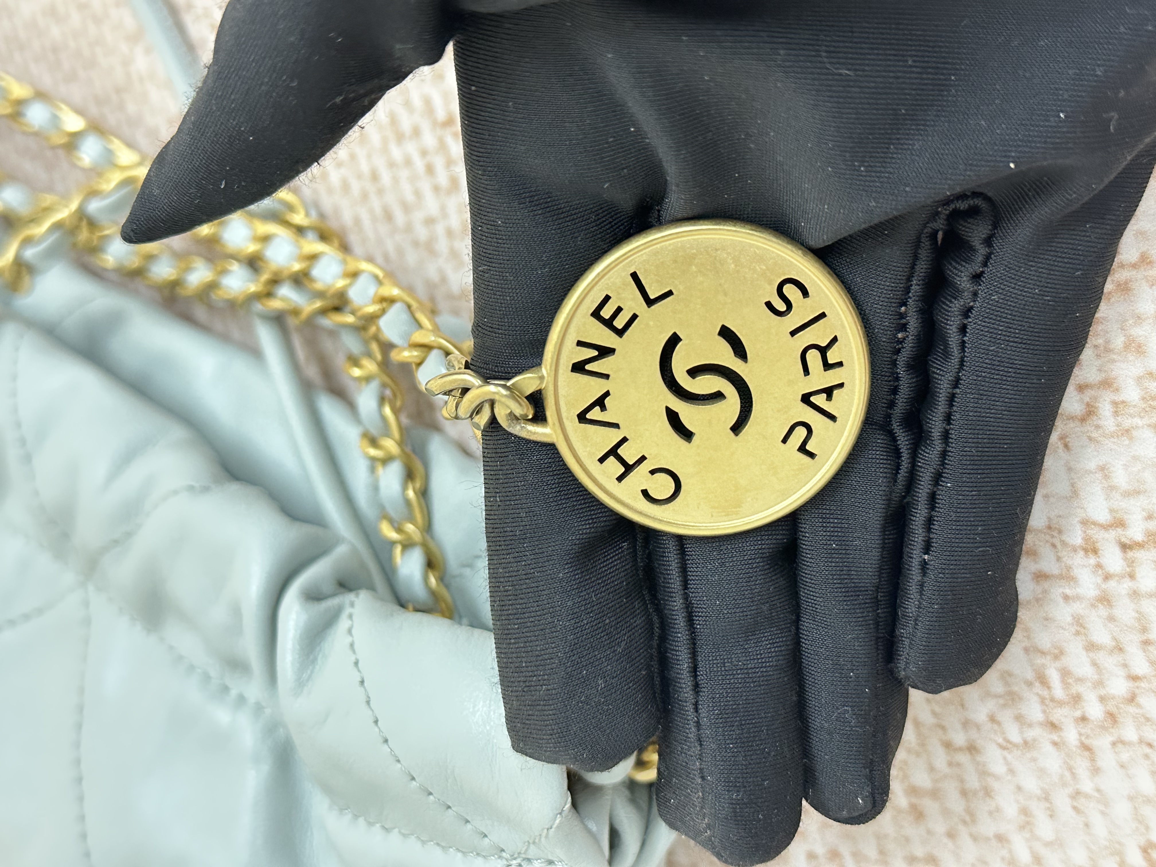 Pre-owned Chanel 22 handbag/ Product Code: 26040609