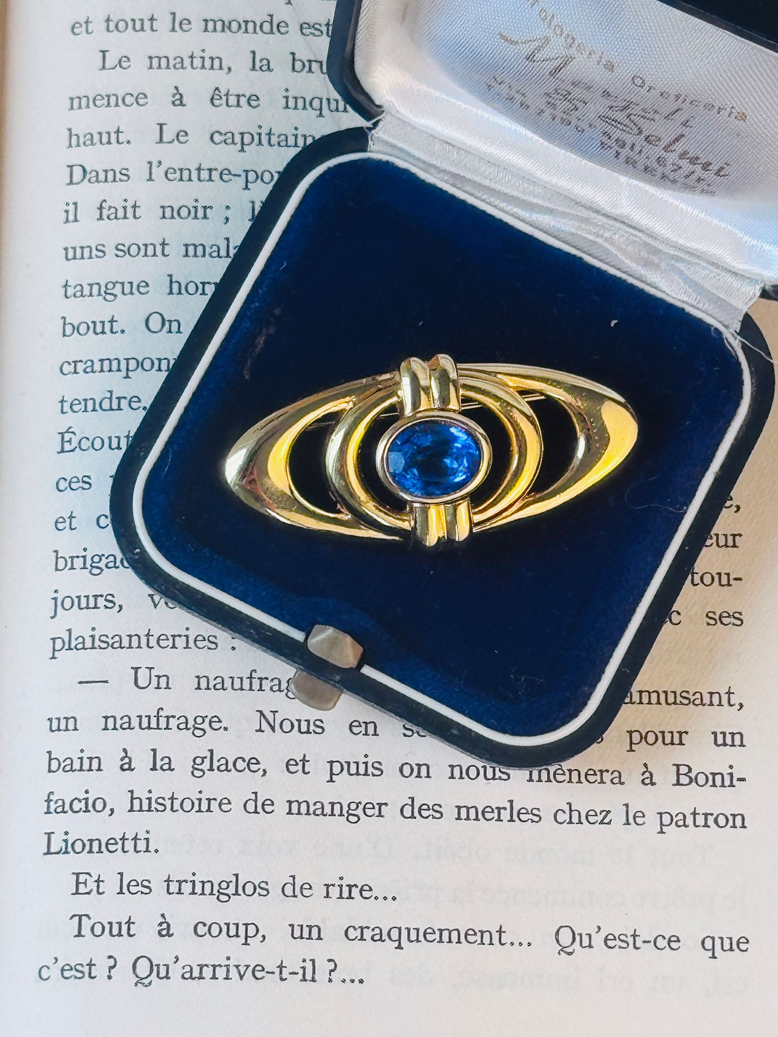 Vintage Royal Blue Glass Oval Shape Brooch (MT2589-15)