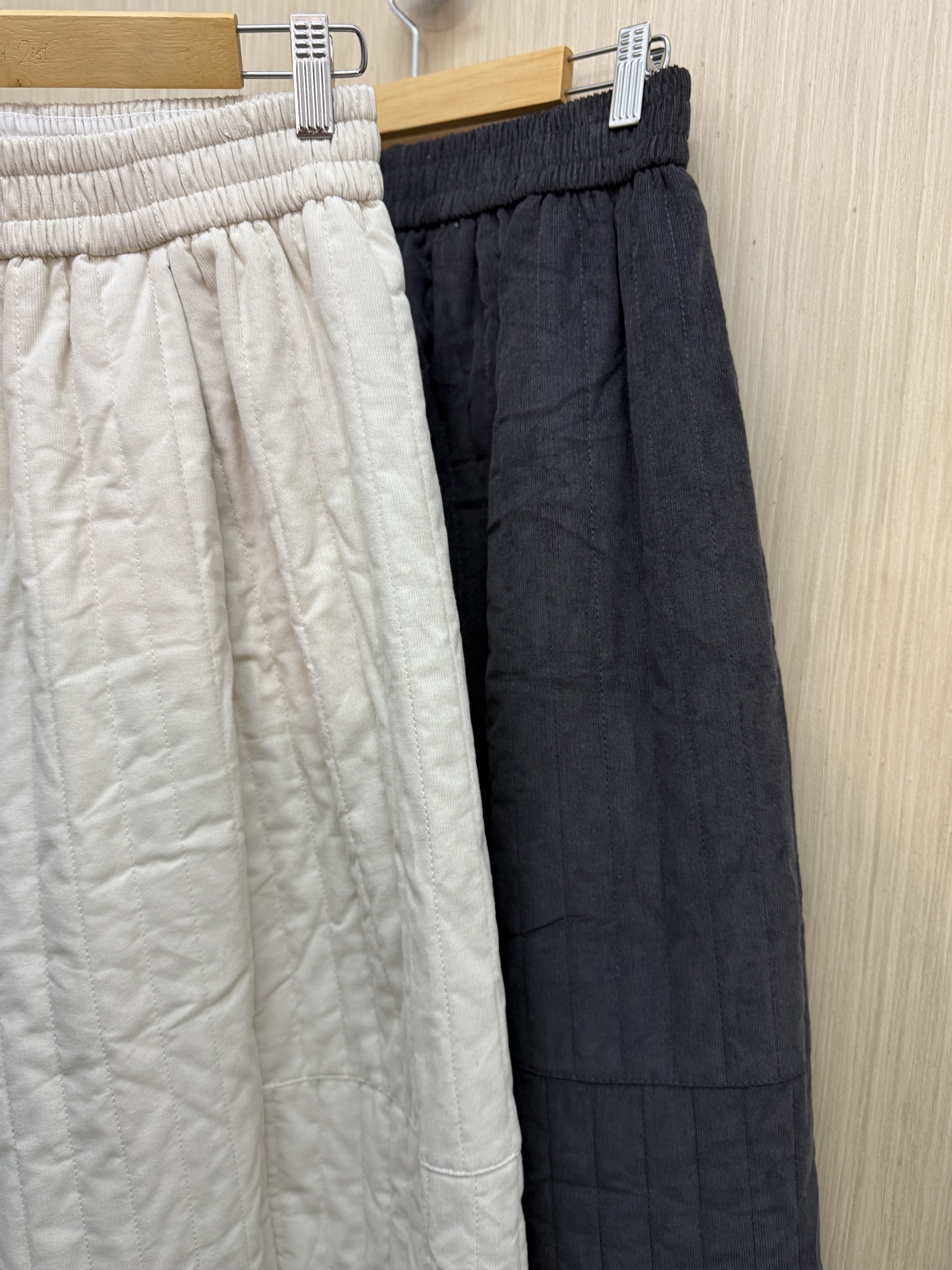 薄燈芯絨直紋裙褲