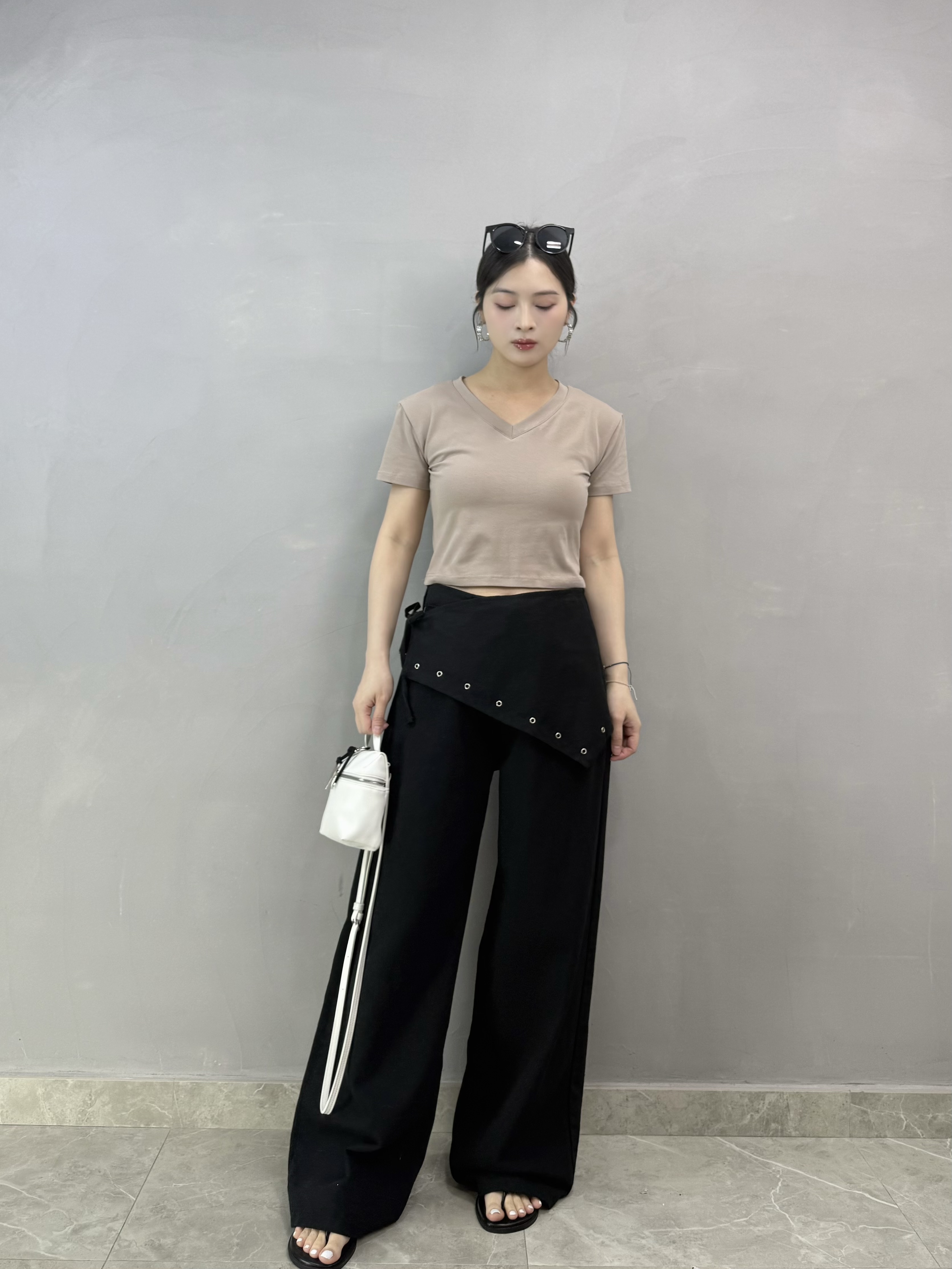 R70 V領淨色短Tee