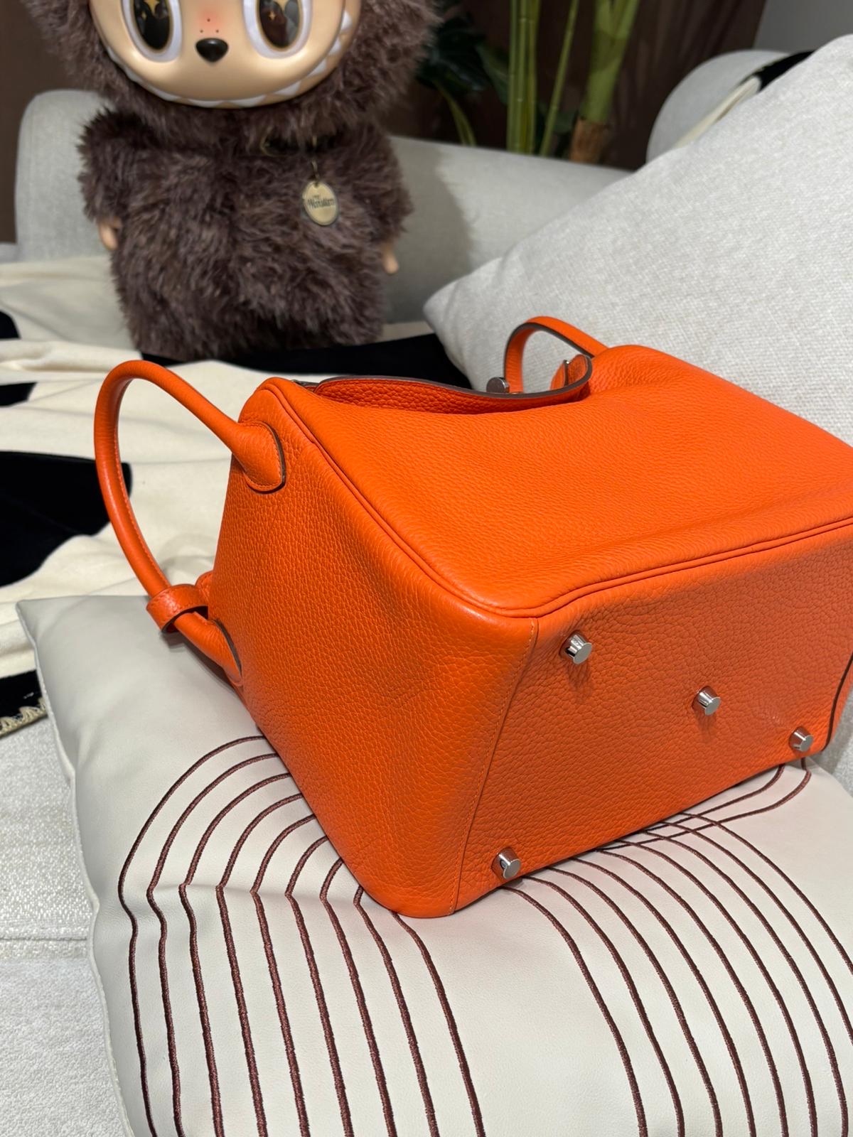 Hermes Lindy 30,Stamp T 愛瑪仕橙 100%Authentic, 95%New ✅Dust Bag✅Rain coat✅Box