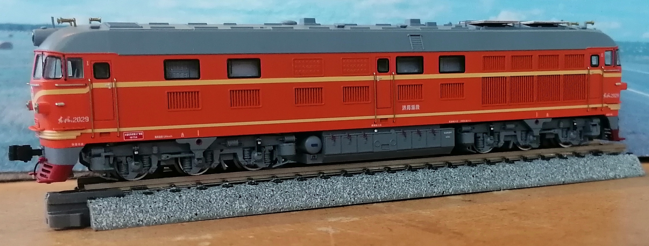  中國長嗚 東風4型內燃機車 DF4 N比例