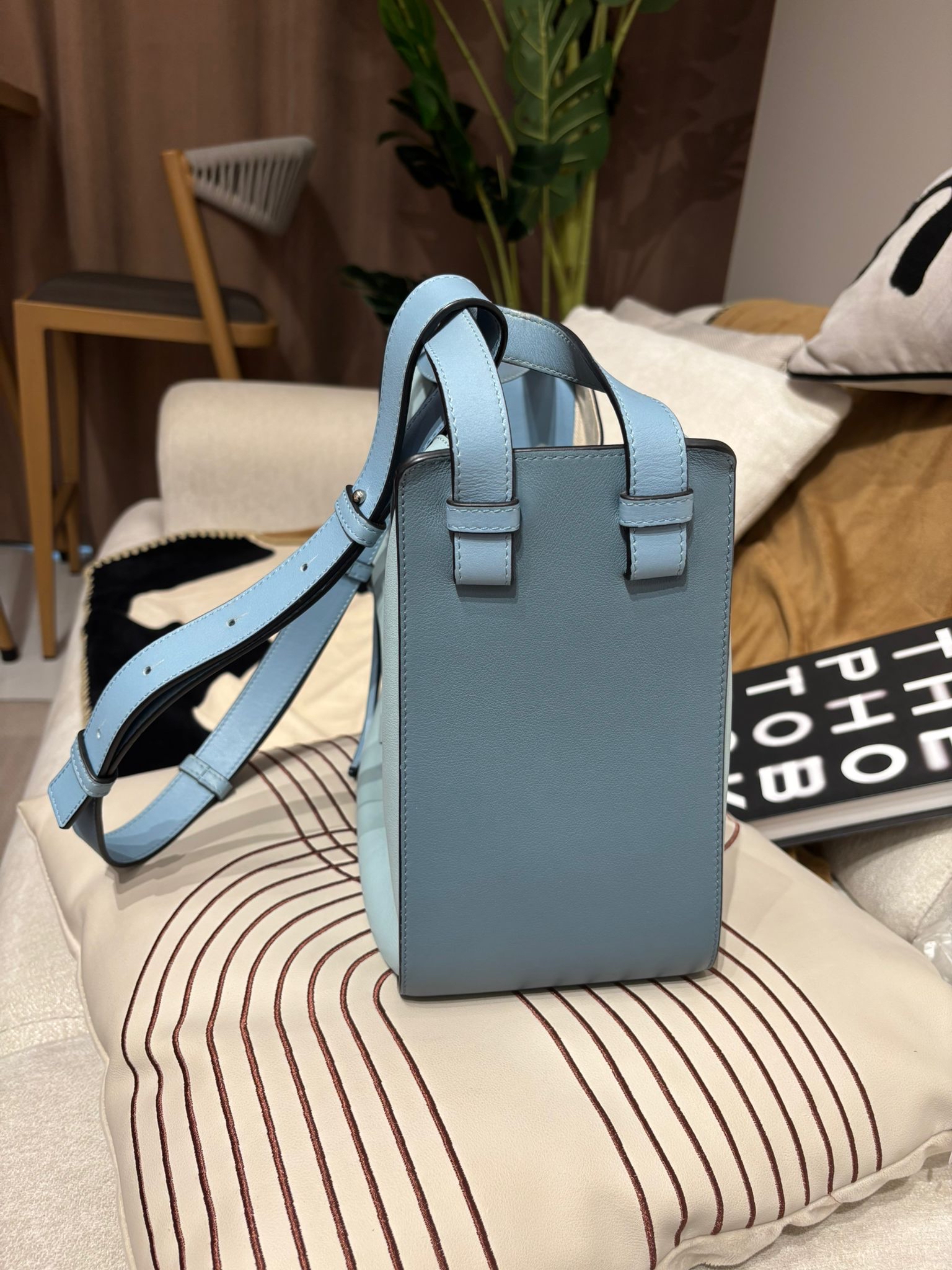 Loewe hammock medium 100%Authentic ,98%new✅dust bag 