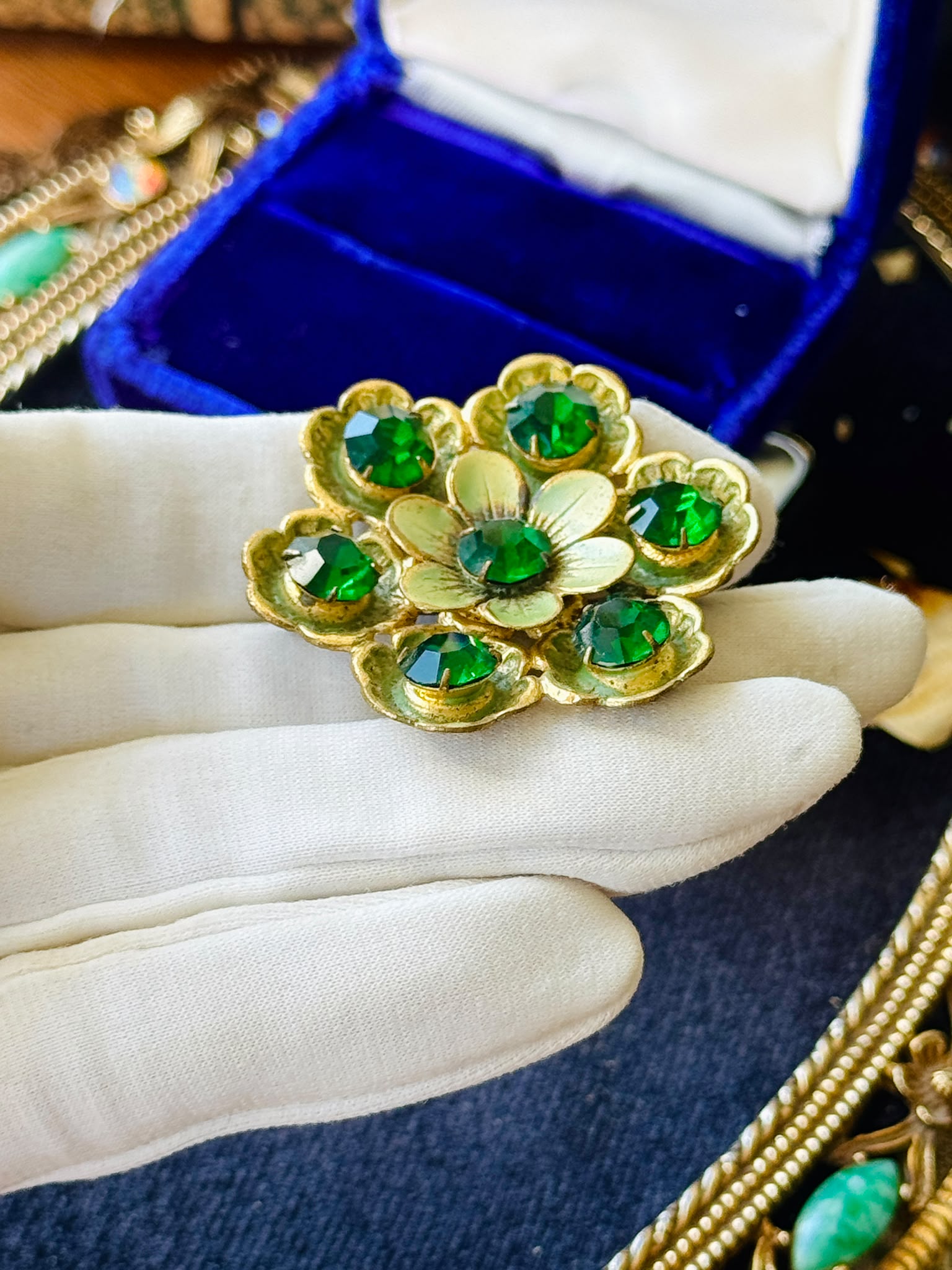 Vintage C.a. 1950s Czechoslovakian Hand-painted Green Floral Brooch (NZ125)