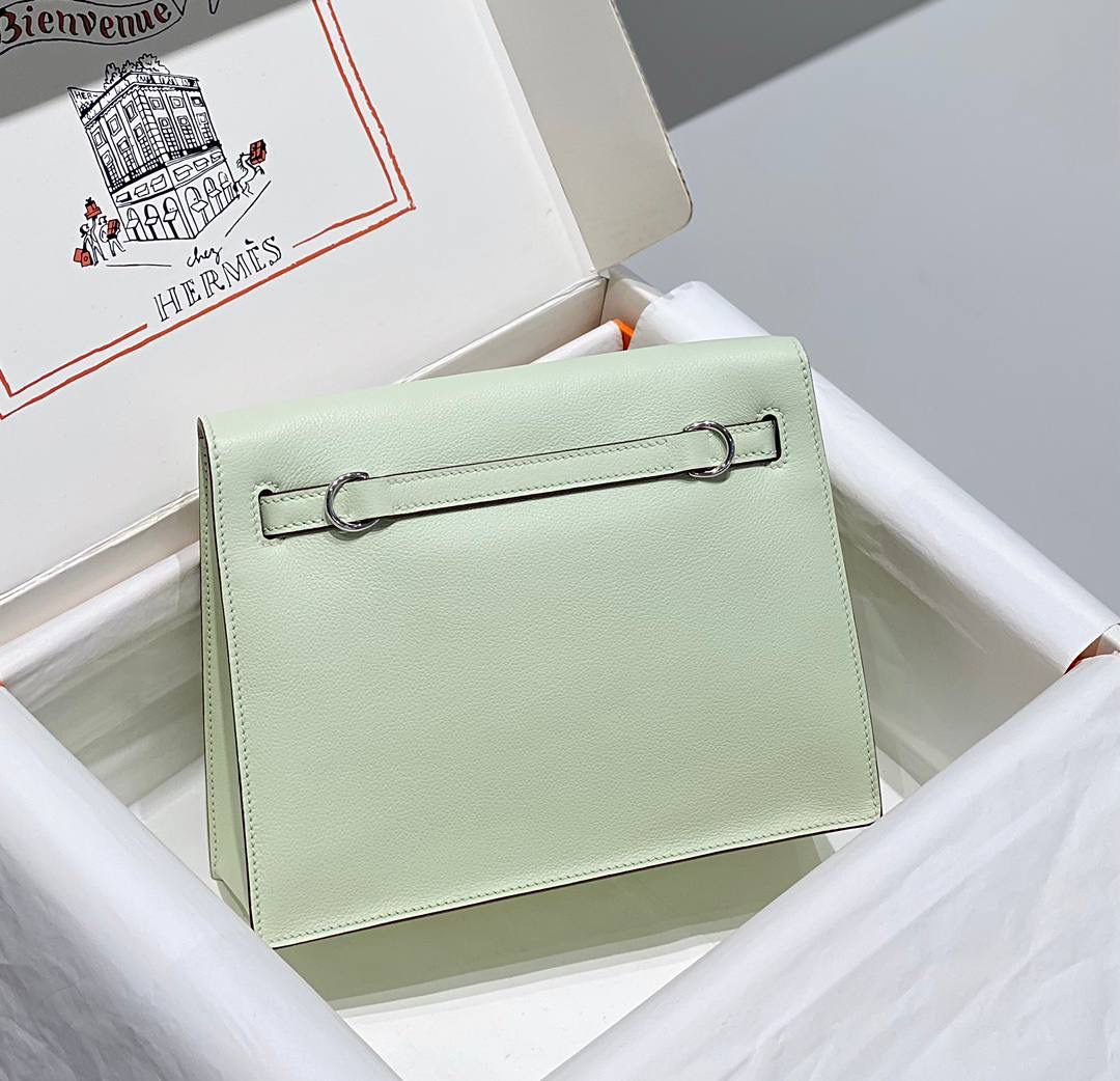 『气泡绿·银』 ‘’Kᴇʟʟʏ ᴅᴀɴsᴇ • Evercolor 🎀 时尚圈就是一个圆！ 最厉害的就是六种背法： 斜背、侧背、肩背、腰包、背包、手包 集美们一定要安排起来‼️ 22Cm