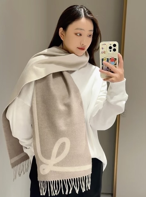 限時優惠✨新款🆕訂貨🍒Loewe 雙面Scarf in wool and cashmere 簡約logo 不浮誇，冬天斷貨~ Size 28x180cm