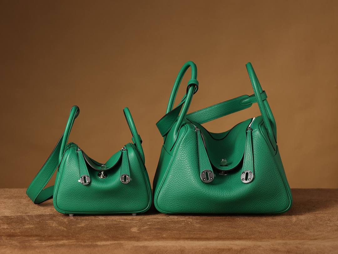 Hermes 爱马仕 Lindy mini、26cm 丝绒绿金银扣💕 组合图 对比图🤟🏻 尺寸：19*12.5*9cm 尺寸：26*18*14 cm