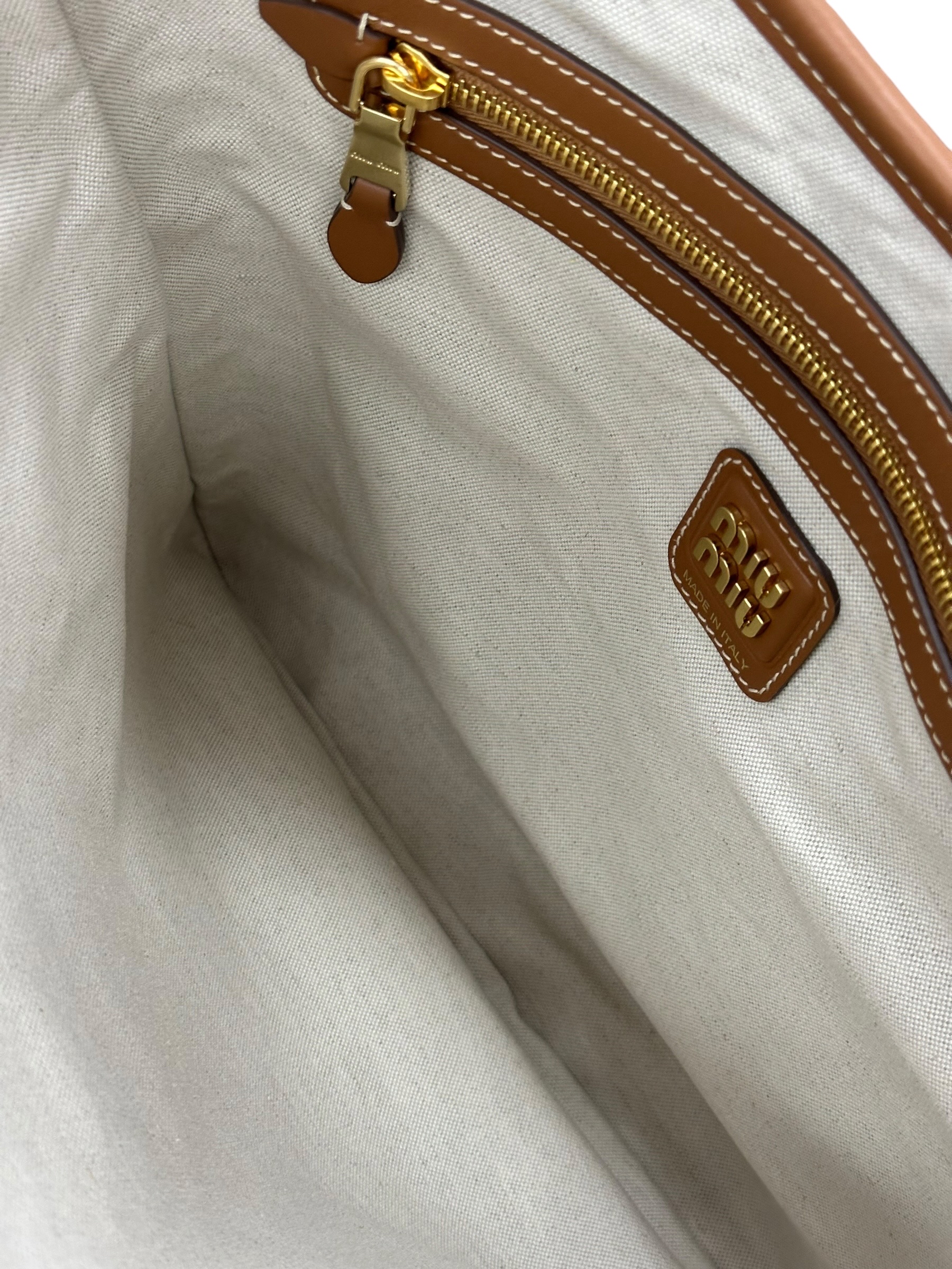Pre-owned Miumiu Ivy Leather Bag / Product Code:081402