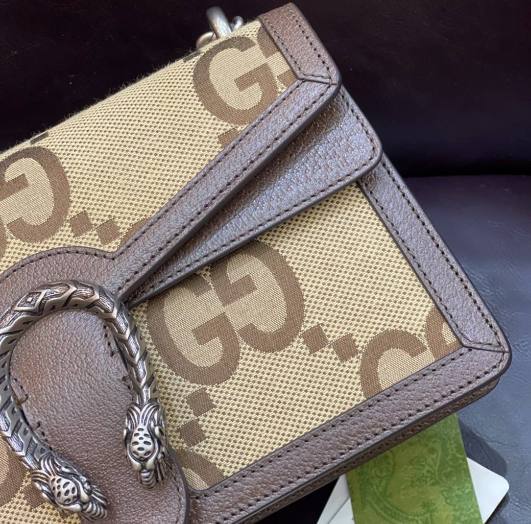 🔥帆布 Dionysus酒神系列# ▫️型号：400249 ▫️尺寸：28*17*9cm 万年推 ，稳稳的销量冠军🏆原厂棕色牛皮➕大G帆布面料. 配以如今颇具神话因素的织纹虎头扣，非常耐看与典雅。滑动链条可调整为约38厘米的肩带，或长约22厘米的顶部手提带，内部拉链隔层且翻盖下配有口袋，非常实用，经典而又不失潮流的复古设计加上大G图纹，爱美的你们怎会剁手呢！