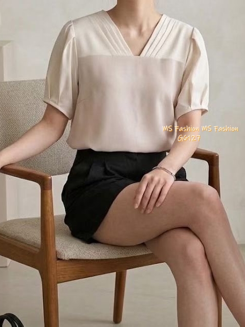 G6127 韓國🇰🇷靚料V領拼色top
