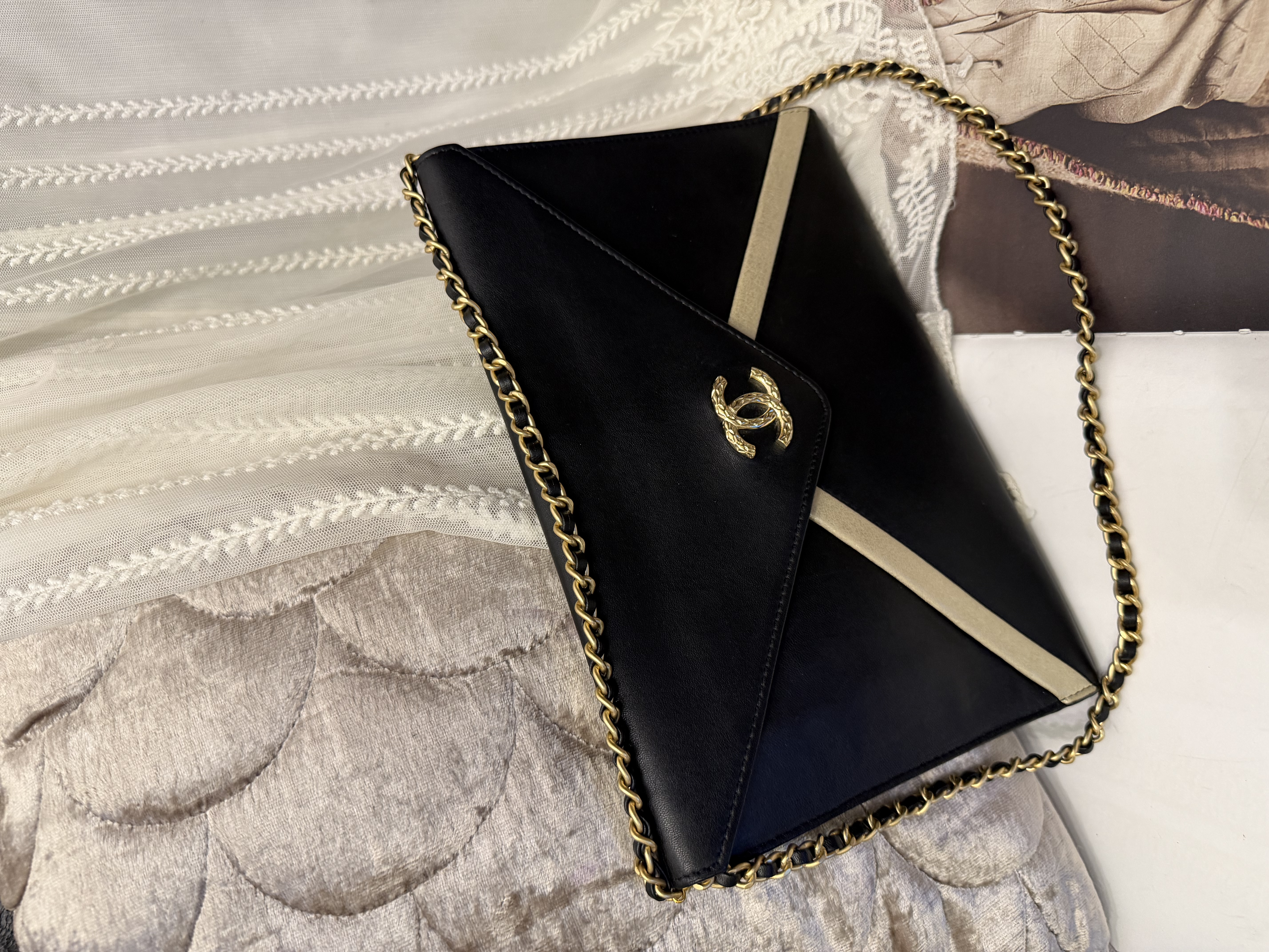 chanel cc black ENVELOPE flap clutch black lamb GHW