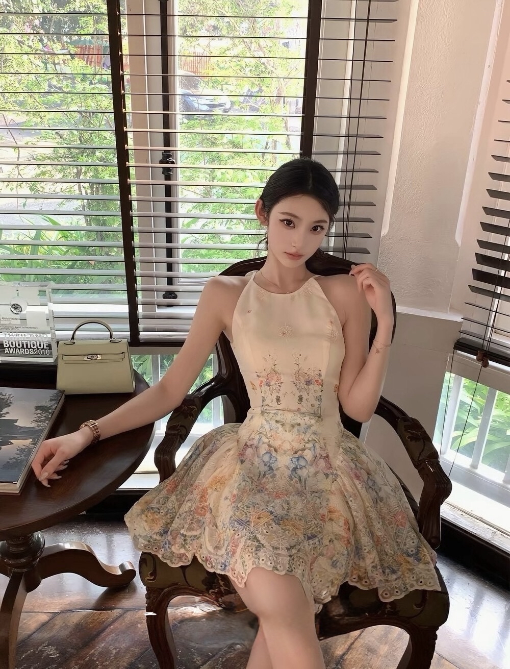 爱丽丝梦境 挂脖女夏设计感印花度假风连衣裙 Floral Halter Neck Mini Dress