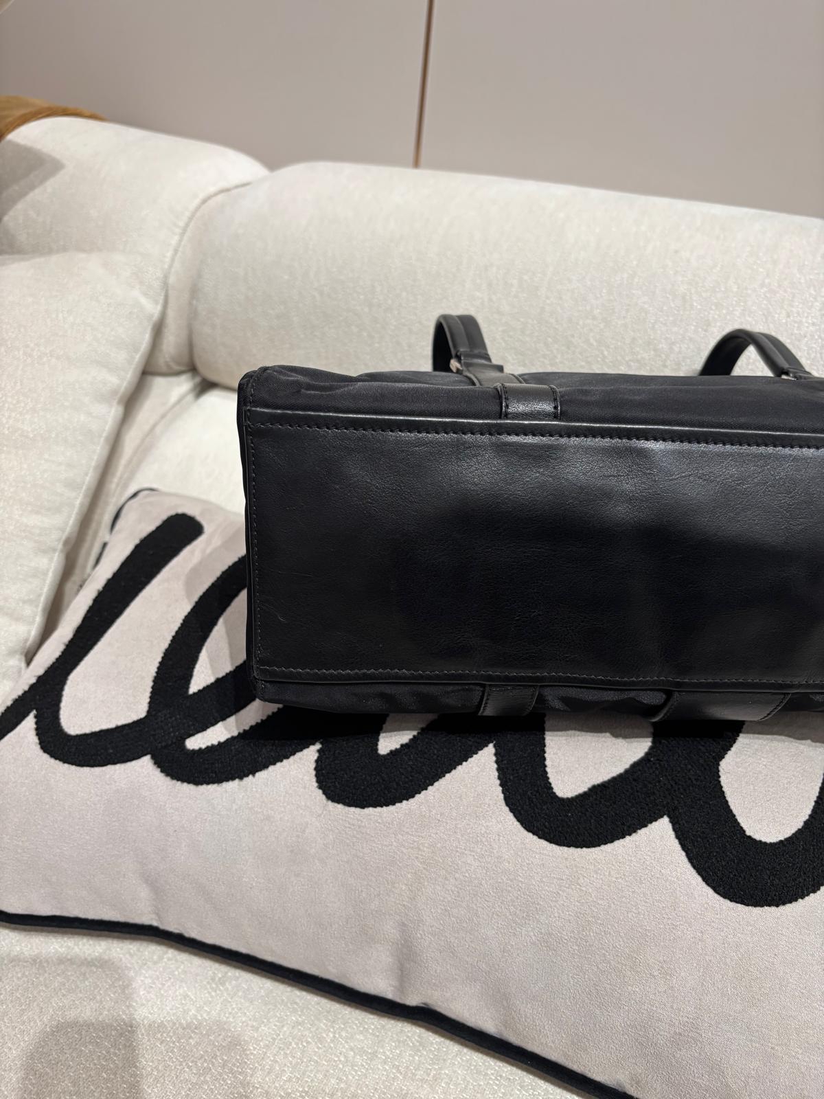 Prada nylon shoulder bag  100%Authentic,95%new 